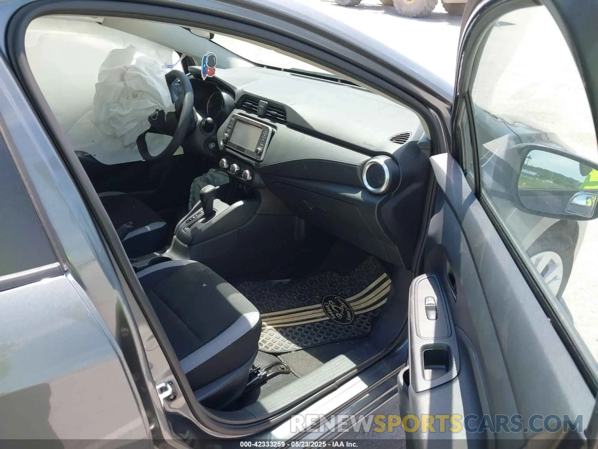 5 fotografías del automóvil dañado 3N1CN8DV0SL844308 NISSAN VERSA 2025