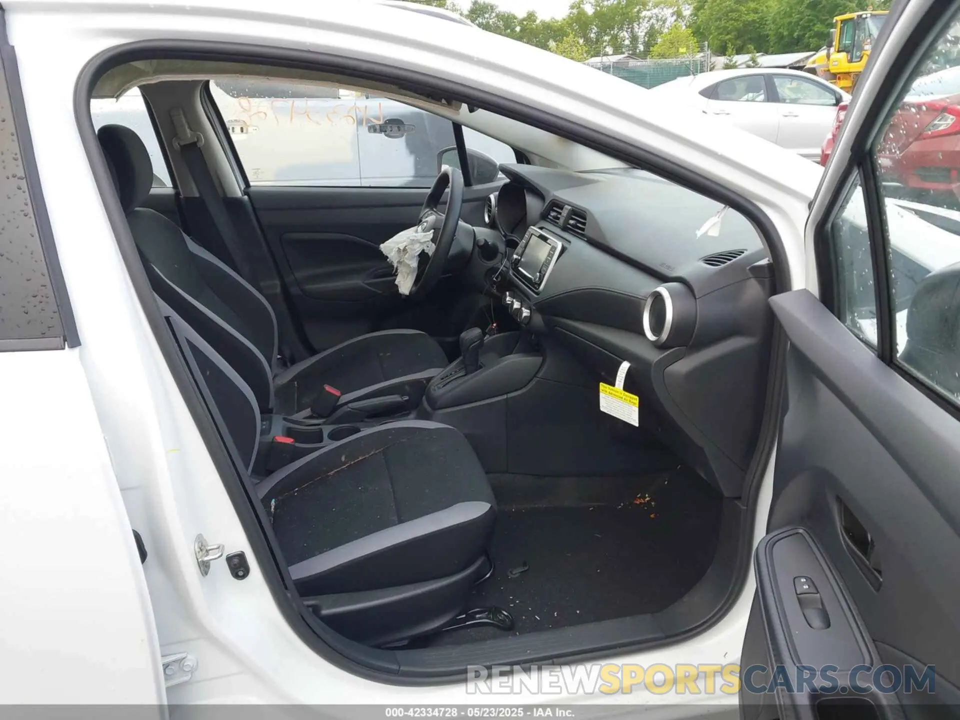 5 fotografías del automóvil dañado 3N1CN8DV1SL820647 NISSAN VERSA 2025