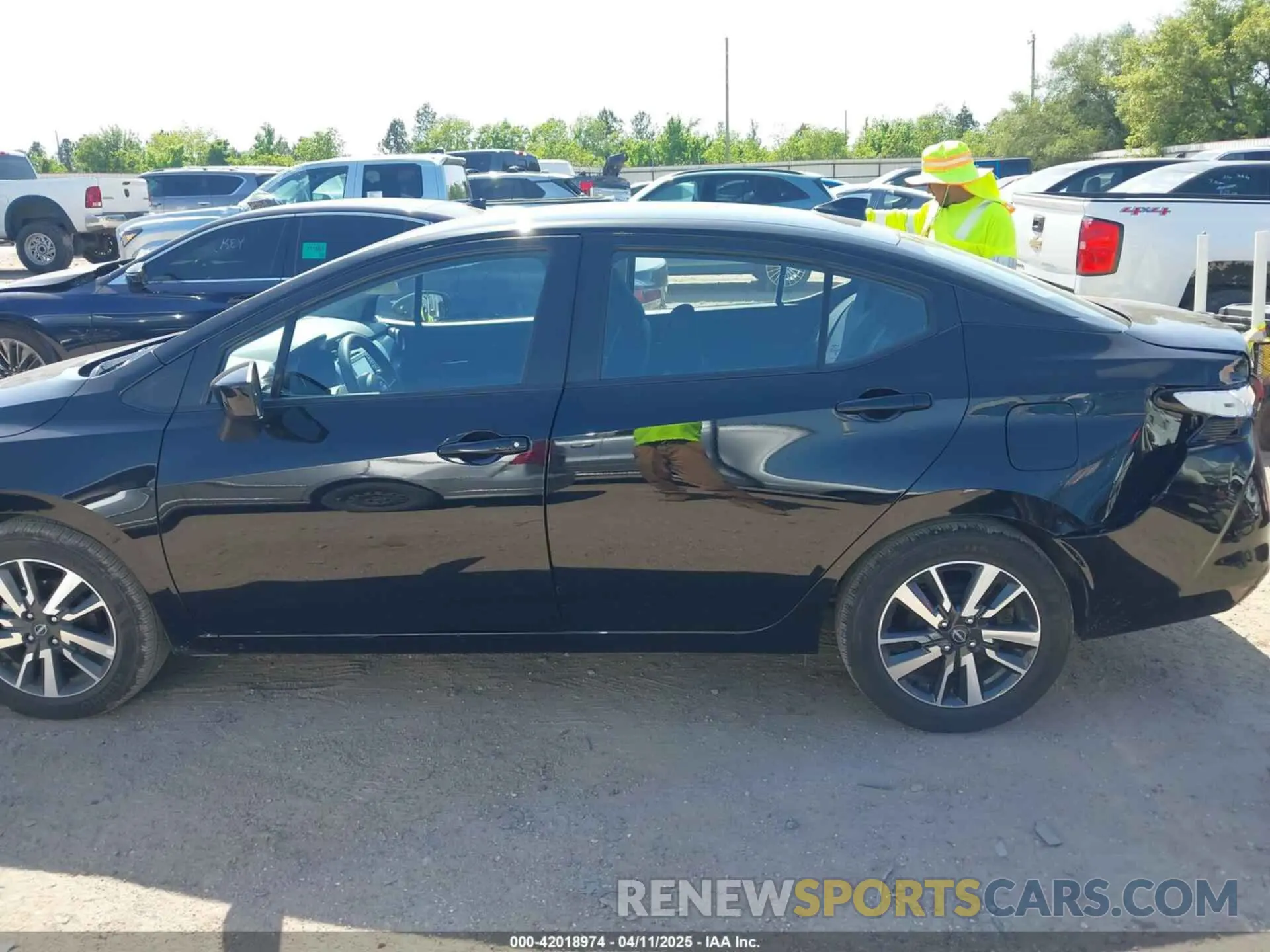 14 fotografías del automóvil dañado 3N1CN8EV0SL818175 NISSAN VERSA 2025