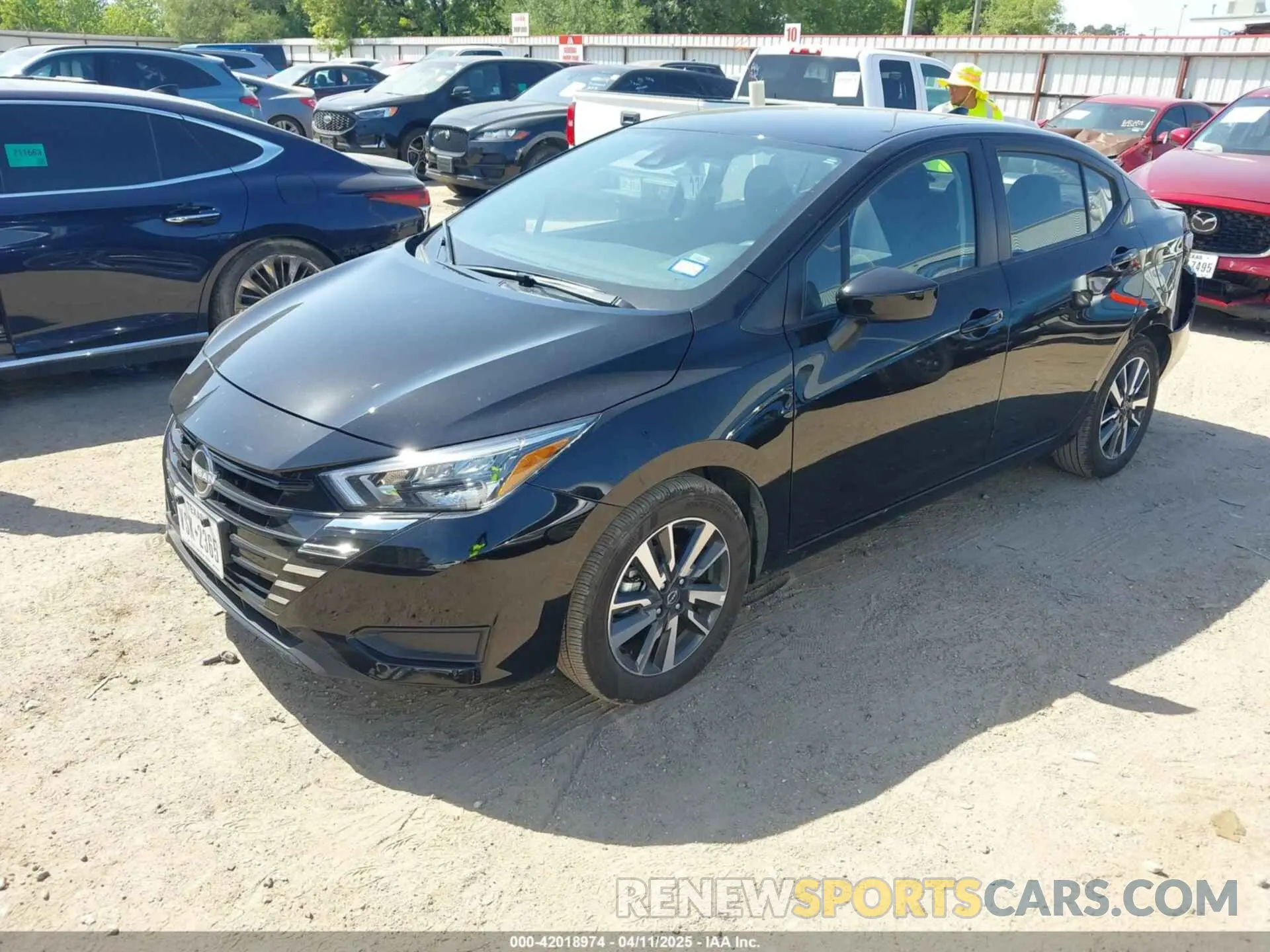 2 fotografías del automóvil dañado 3N1CN8EV0SL818175 NISSAN VERSA 2025