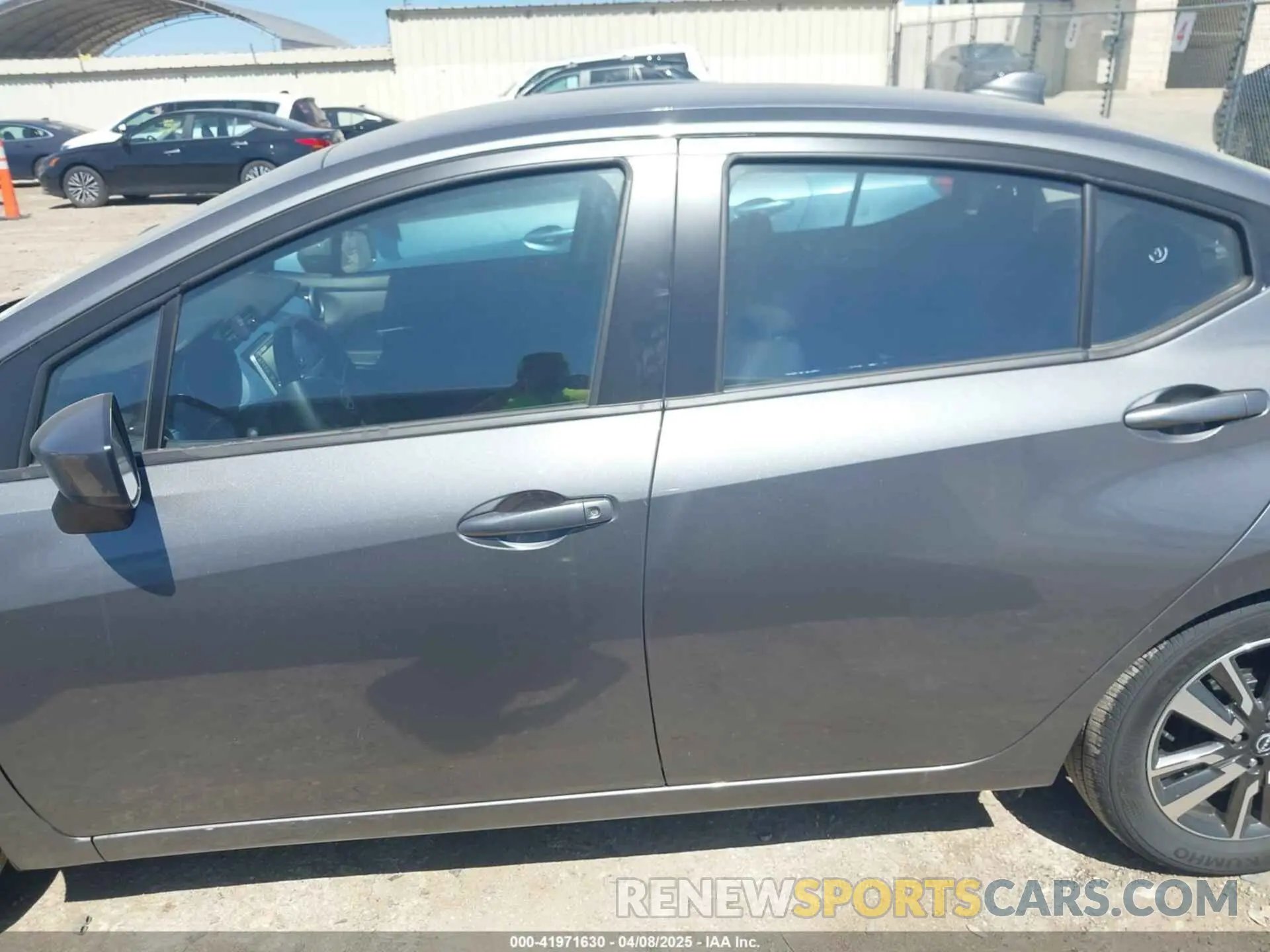 14 fotografías del automóvil dañado 3N1CN8EV0SL839754 NISSAN VERSA 2025