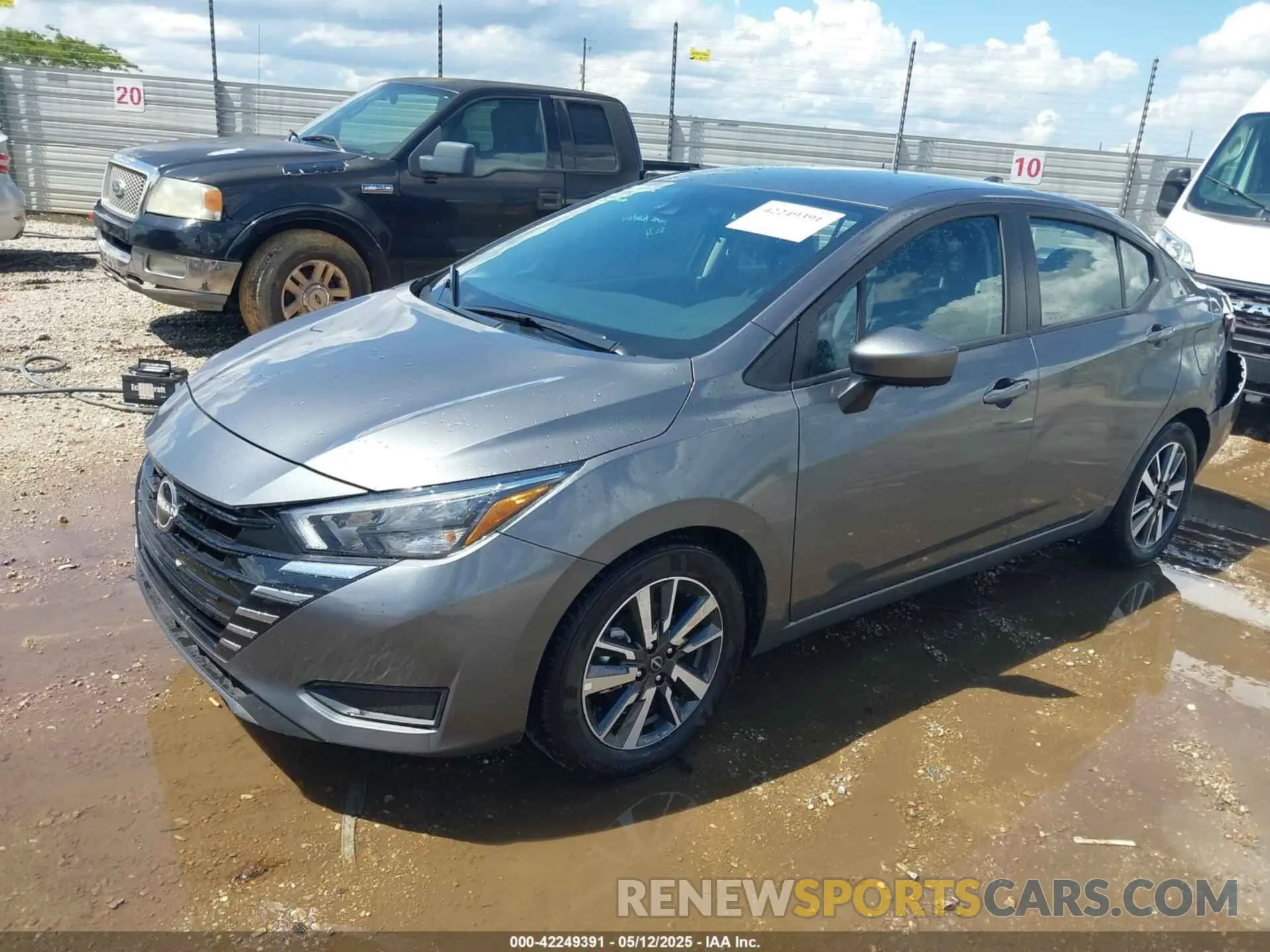 2 fotografías del automóvil dañado 3N1CN8EV2SL842414 NISSAN VERSA 2025