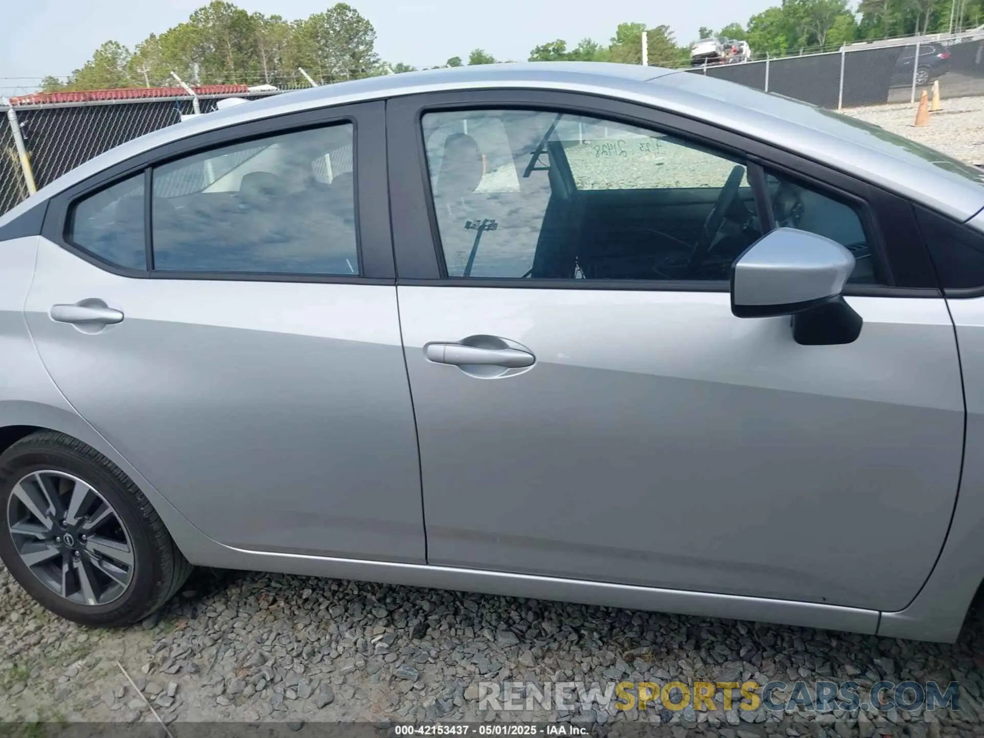 13 fotografías del automóvil dañado 3N1CN8EV3SL827940 NISSAN VERSA 2025