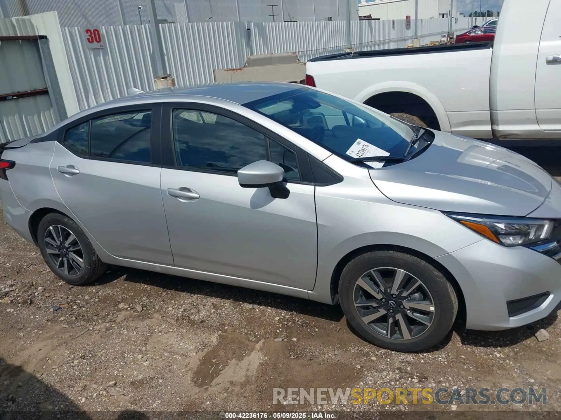 13 fotografías del automóvil dañado 3N1CN8EV5SL845663 NISSAN VERSA 2025