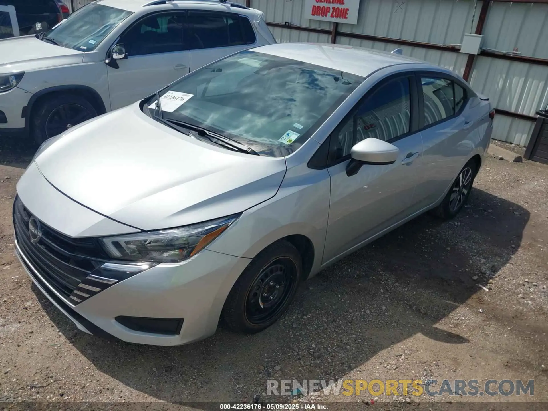 2 fotografías del automóvil dañado 3N1CN8EV5SL845663 NISSAN VERSA 2025
