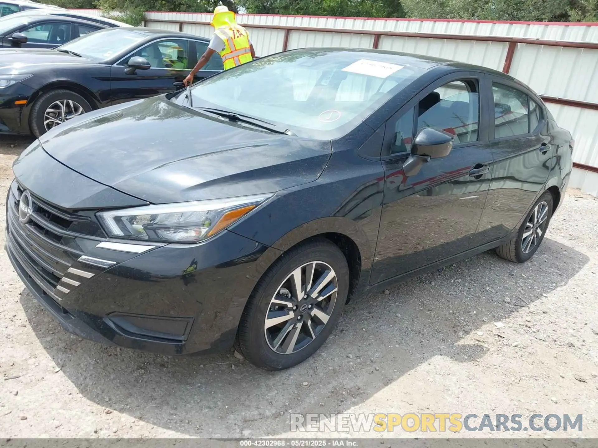2 fotografías del automóvil dañado 3N1CN8EV8SL833913 NISSAN VERSA 2025