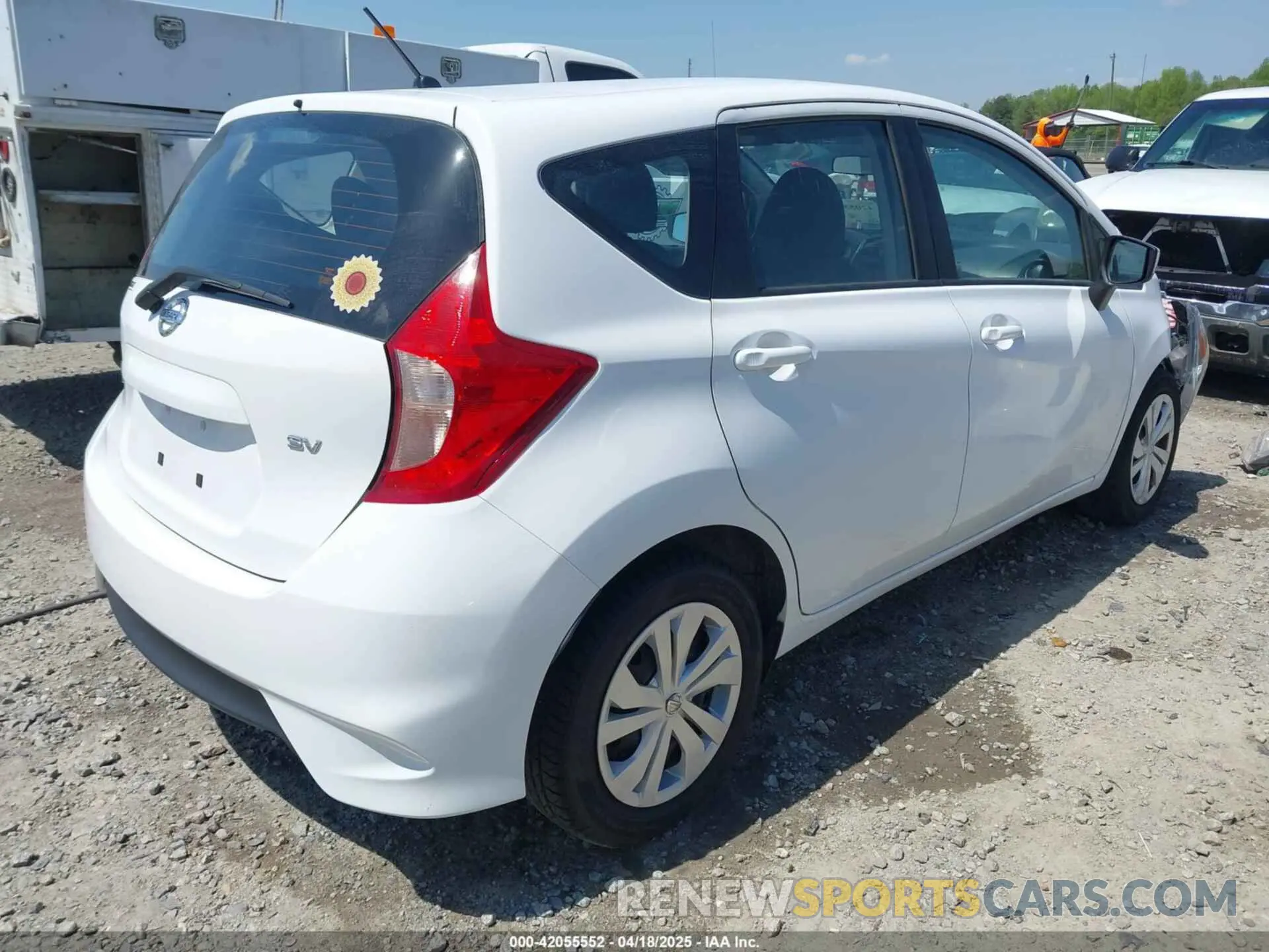 4 fotografías del automóvil dañado 3N1CE2CP1KL366321 NISSAN VERSA NOTE 2019
