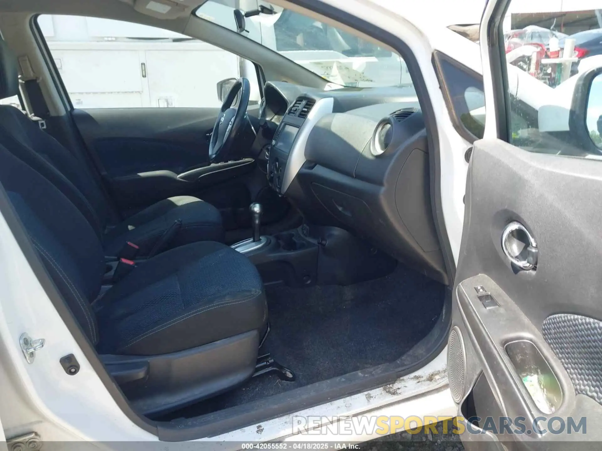 5 fotografías del automóvil dañado 3N1CE2CP1KL366321 NISSAN VERSA NOTE 2019