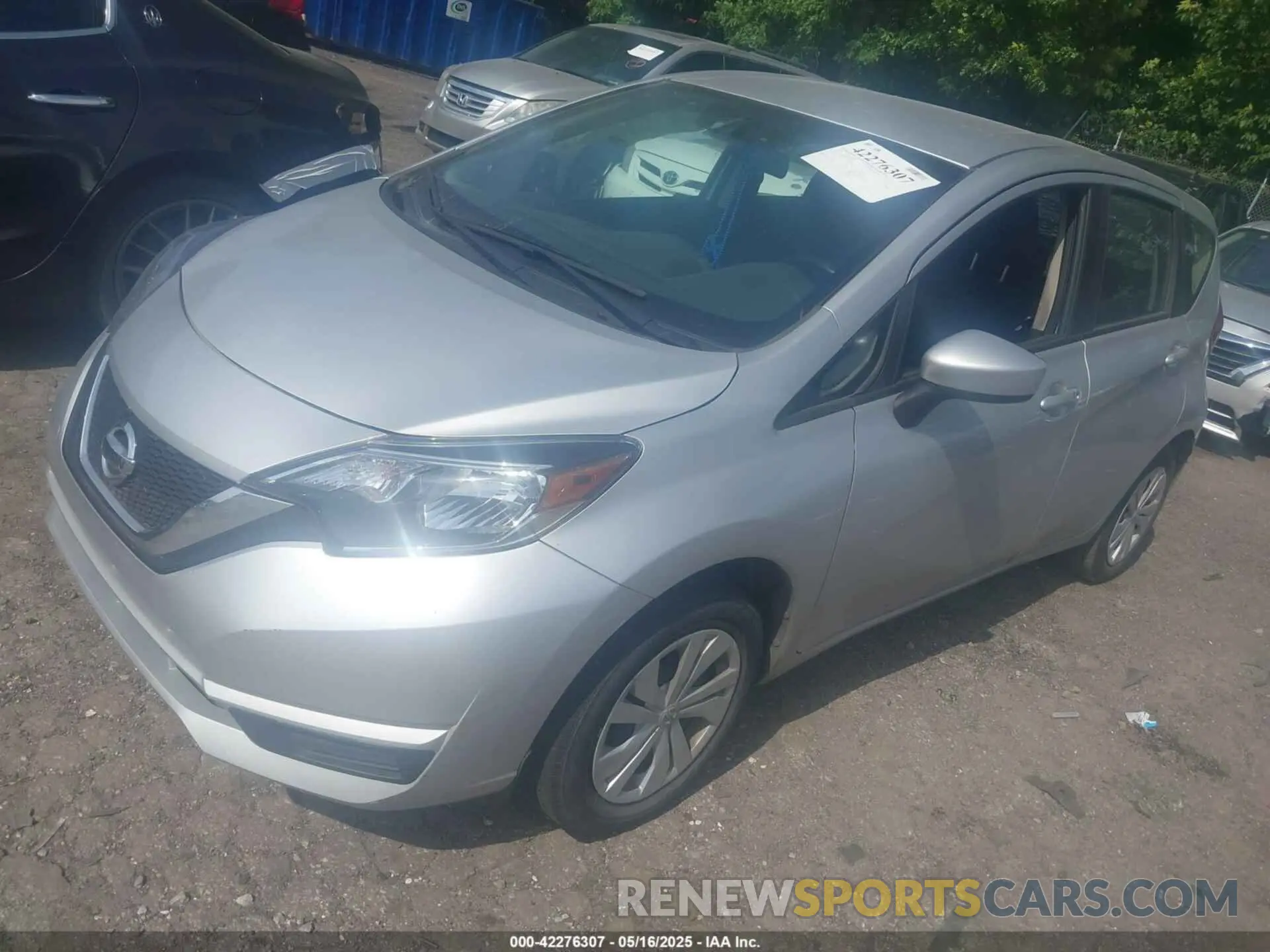 2 fotografías del automóvil dañado 3N1CE2CP4KL361811 NISSAN VERSA NOTE 2019