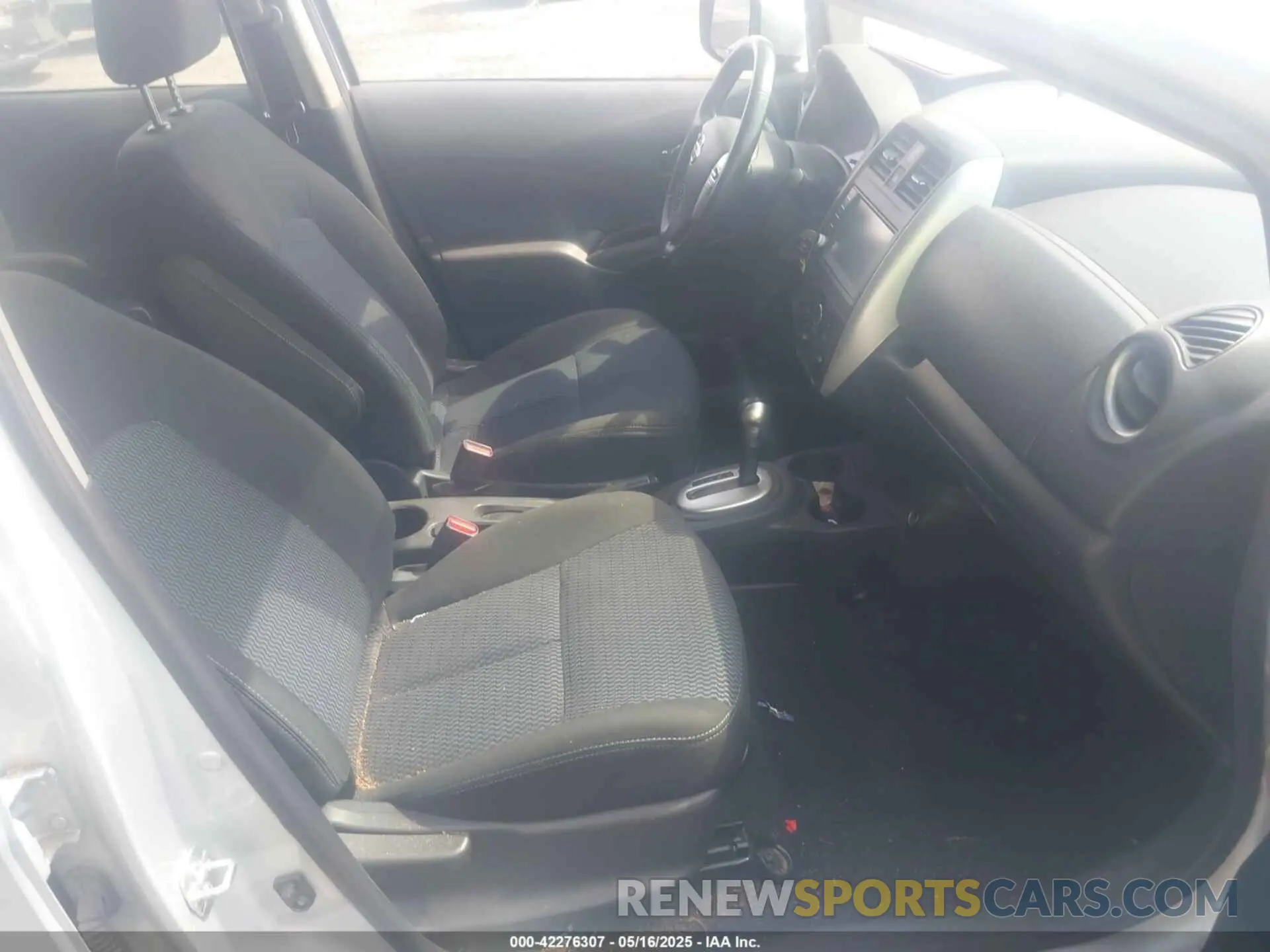 5 fotografías del automóvil dañado 3N1CE2CP4KL361811 NISSAN VERSA NOTE 2019