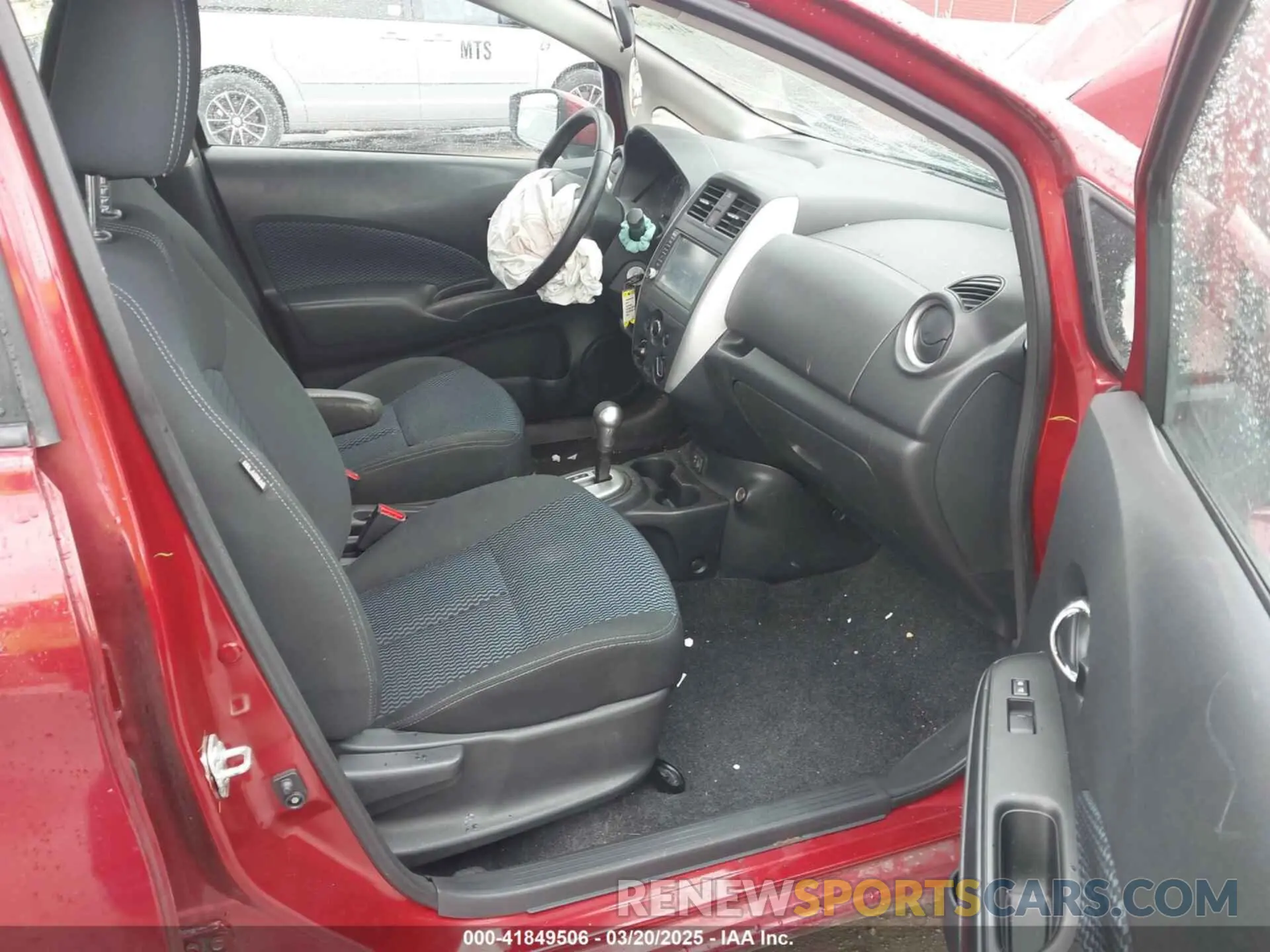 5 fotografías del automóvil dañado 3N1CE2CP5KL361378 NISSAN VERSA NOTE 2019