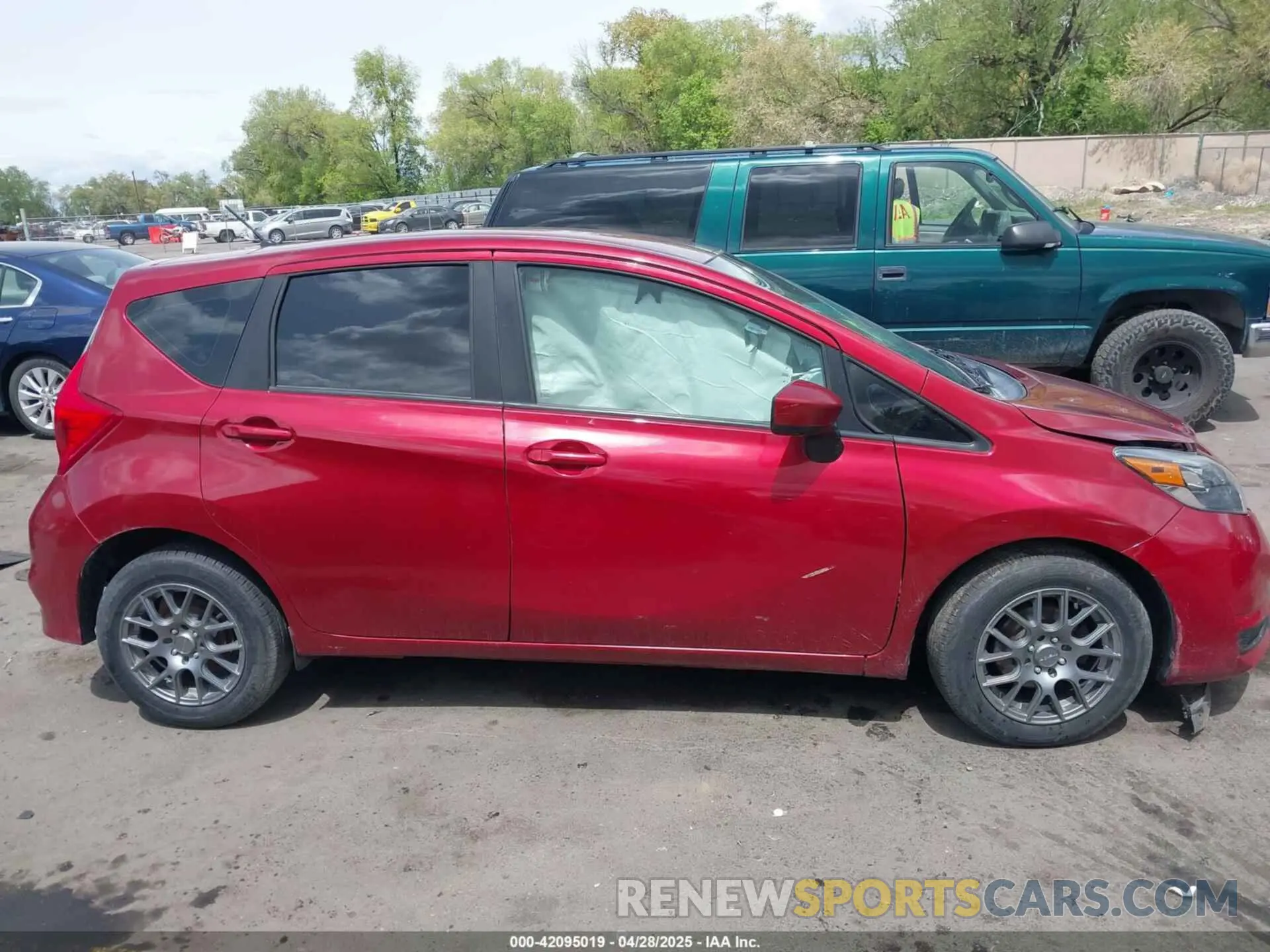 13 fotografías del automóvil dañado 3N1CE2CP6KL358182 NISSAN VERSA NOTE 2019