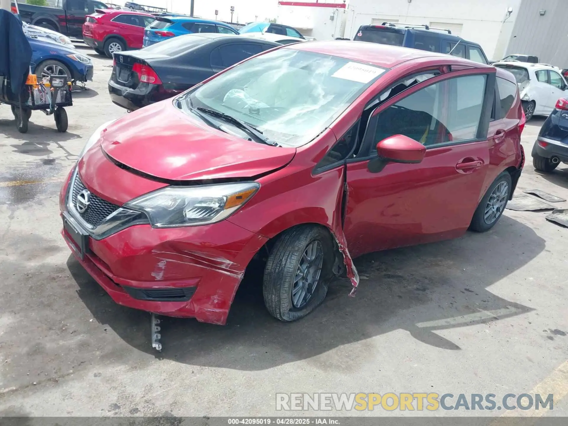 2 fotografías del automóvil dañado 3N1CE2CP6KL358182 NISSAN VERSA NOTE 2019