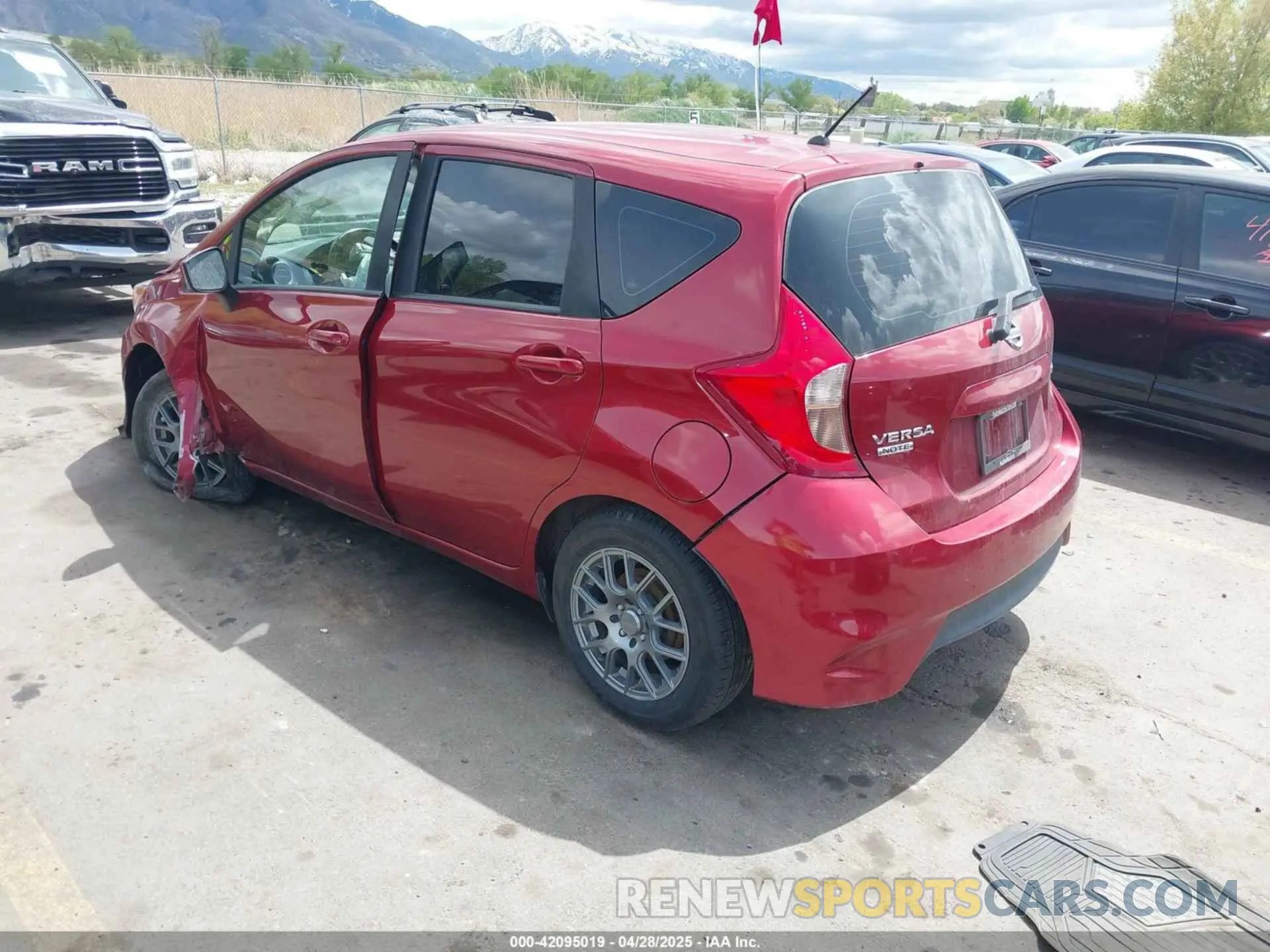 3 fotografías del automóvil dañado 3N1CE2CP6KL358182 NISSAN VERSA NOTE 2019