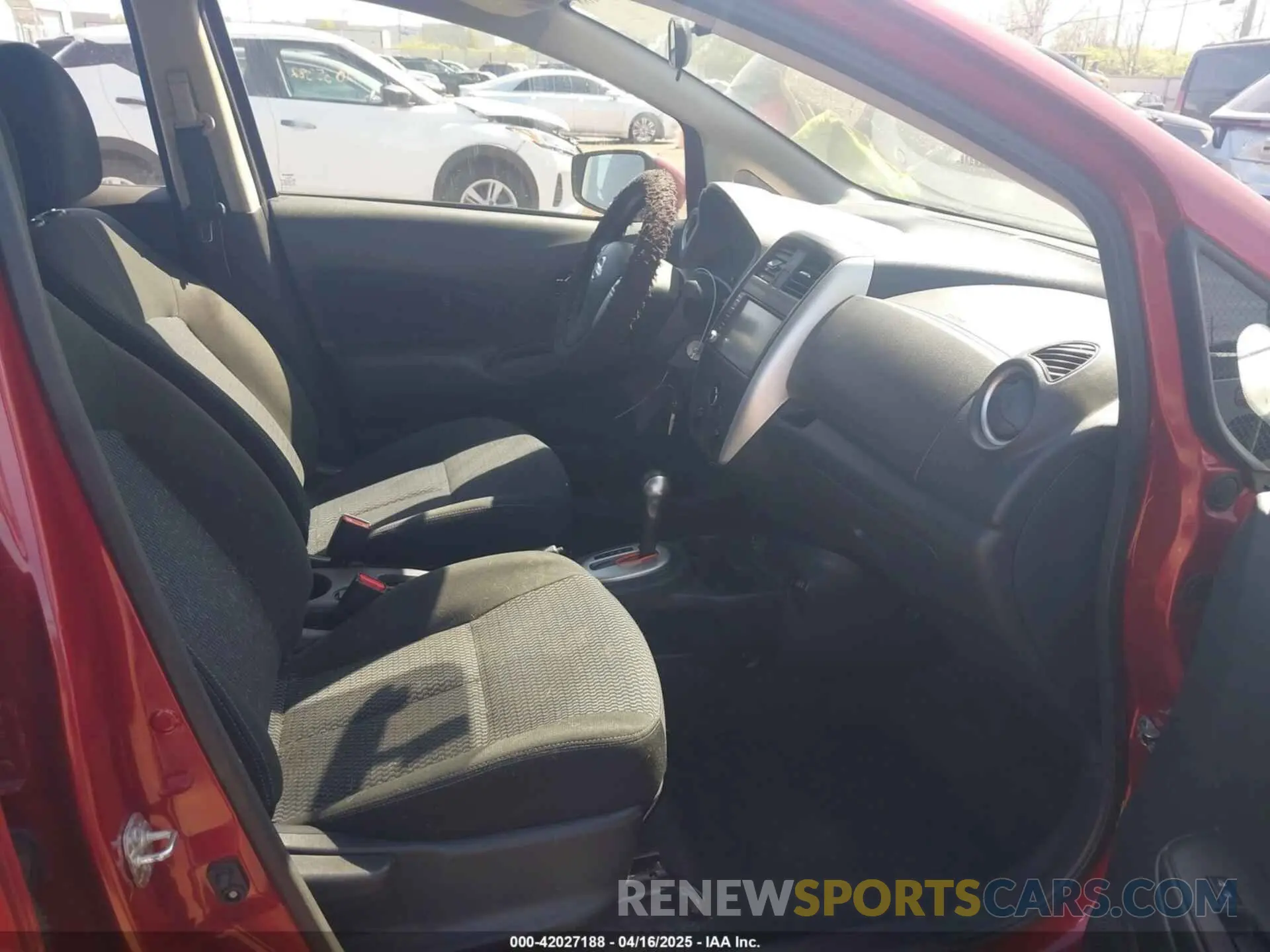 5 fotografías del automóvil dañado 3N1CE2CP8KL365103 NISSAN VERSA NOTE 2019