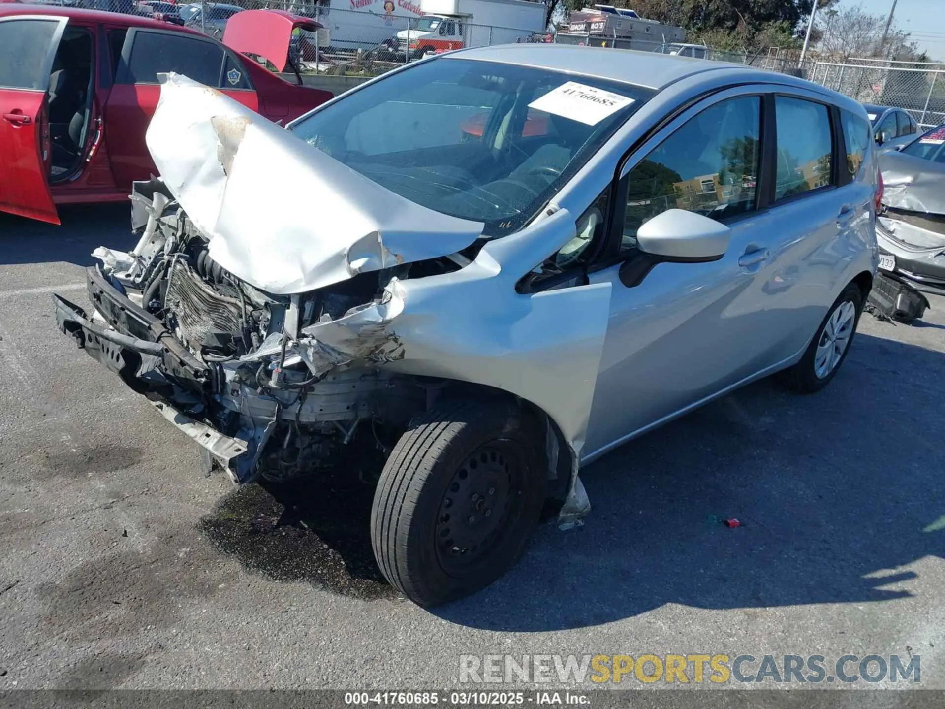 2 fotografías del automóvil dañado 3N1CE2CP9KL360038 NISSAN VERSA NOTE 2019