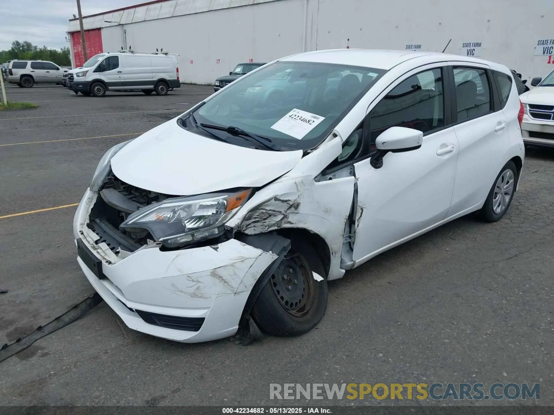 2 fotografías del automóvil dañado 3N1CE2CP9KL366468 NISSAN VERSA NOTE 2019