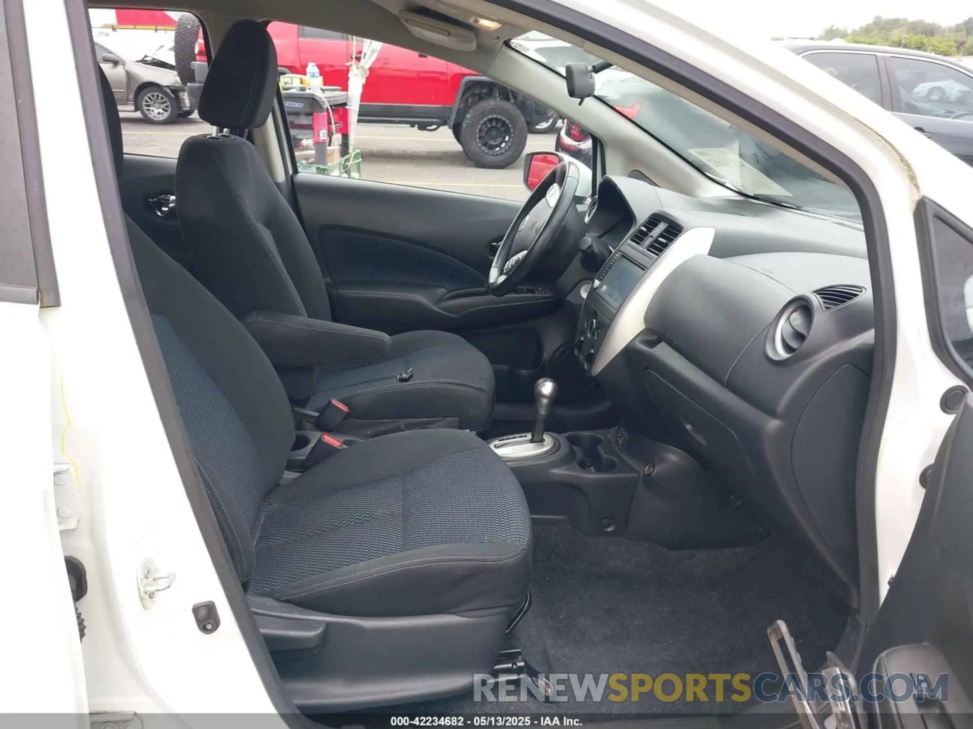 5 fotografías del automóvil dañado 3N1CE2CP9KL366468 NISSAN VERSA NOTE 2019