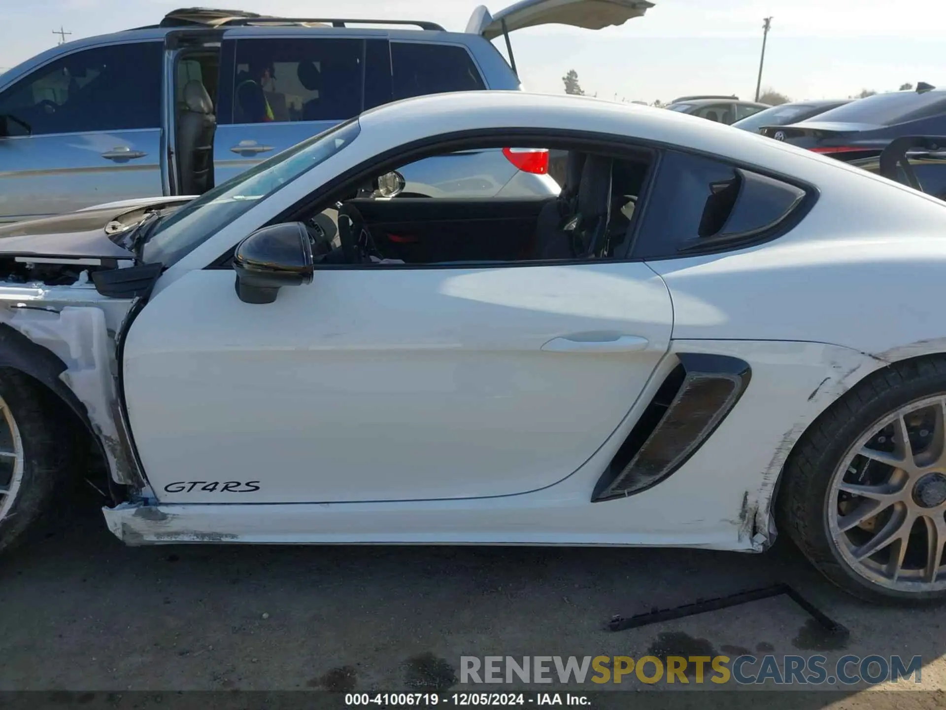14 fotografías del automóvil dañado WP0AE2A85RS274141 PORSCHE 718 CAYMAN 2024