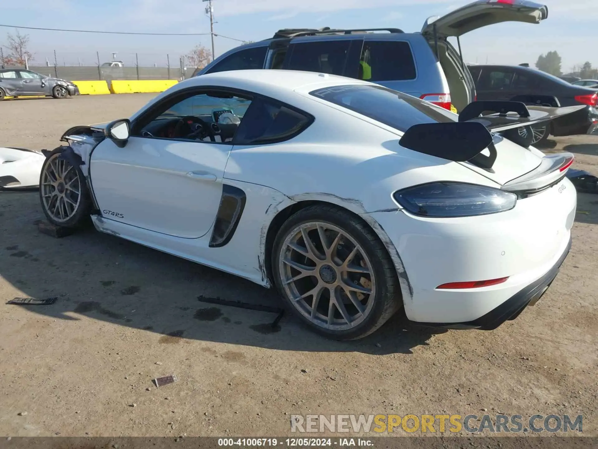 3 fotografías del automóvil dañado WP0AE2A85RS274141 PORSCHE 718 CAYMAN 2024