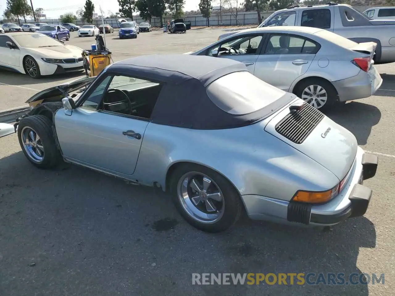 2 fotografías del automóvil dañado WP0EB0911HS172422 PORSCHE 911 1987
