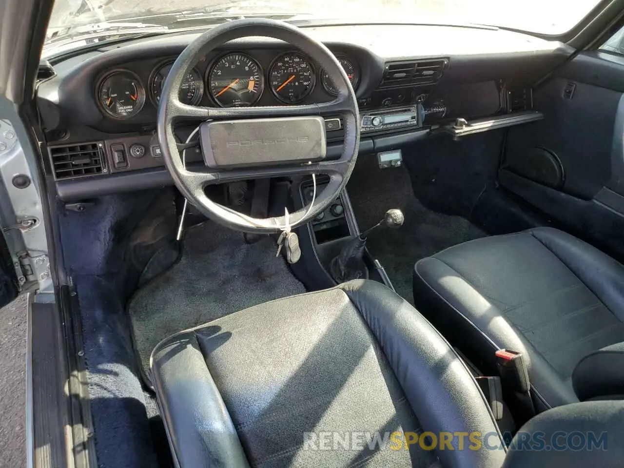 8 fotografías del automóvil dañado WP0EB0911HS172422 PORSCHE 911 1987