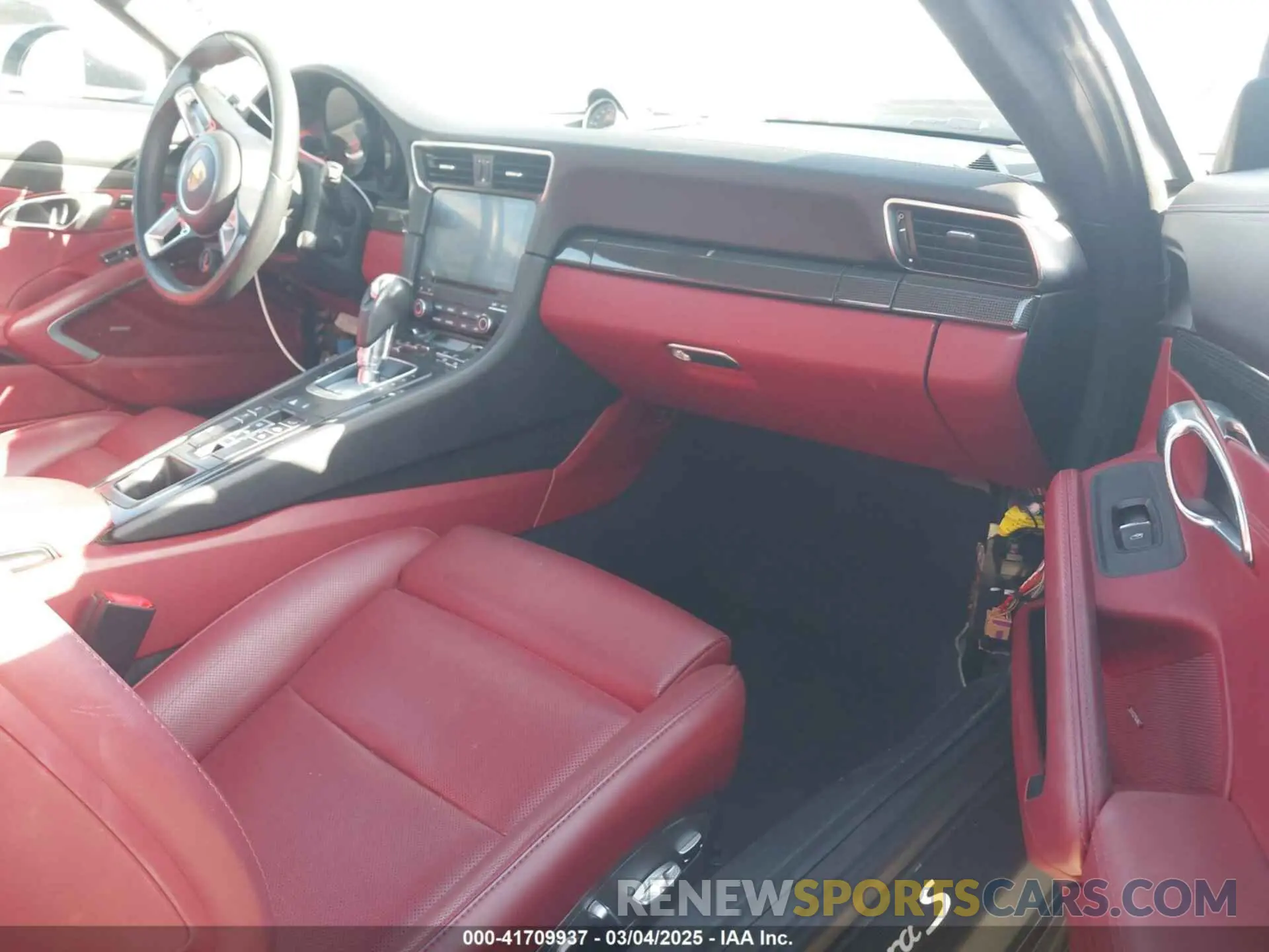 5 fotografías del automóvil dañado WP0AB2A90KS114837 PORSCHE 911 2019