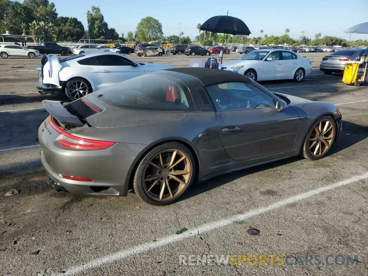 3 fotografías del automóvil dañado WP0BA2A91KS120069 PORSCHE 911 2019
