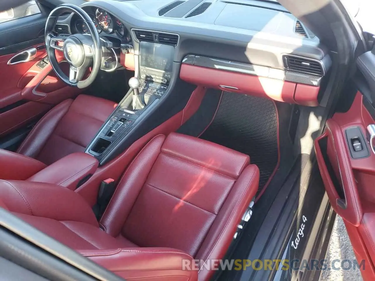 8 fotografías del automóvil dañado WP0BA2A91KS120069 PORSCHE 911 2019