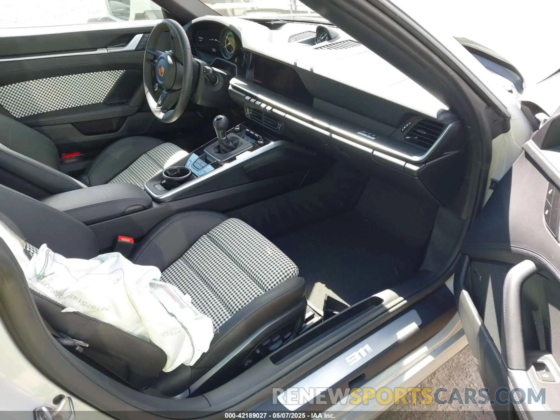 5 fotografías del automóvil dañado WP0BB2A95RS234549 PORSCHE 911 2024