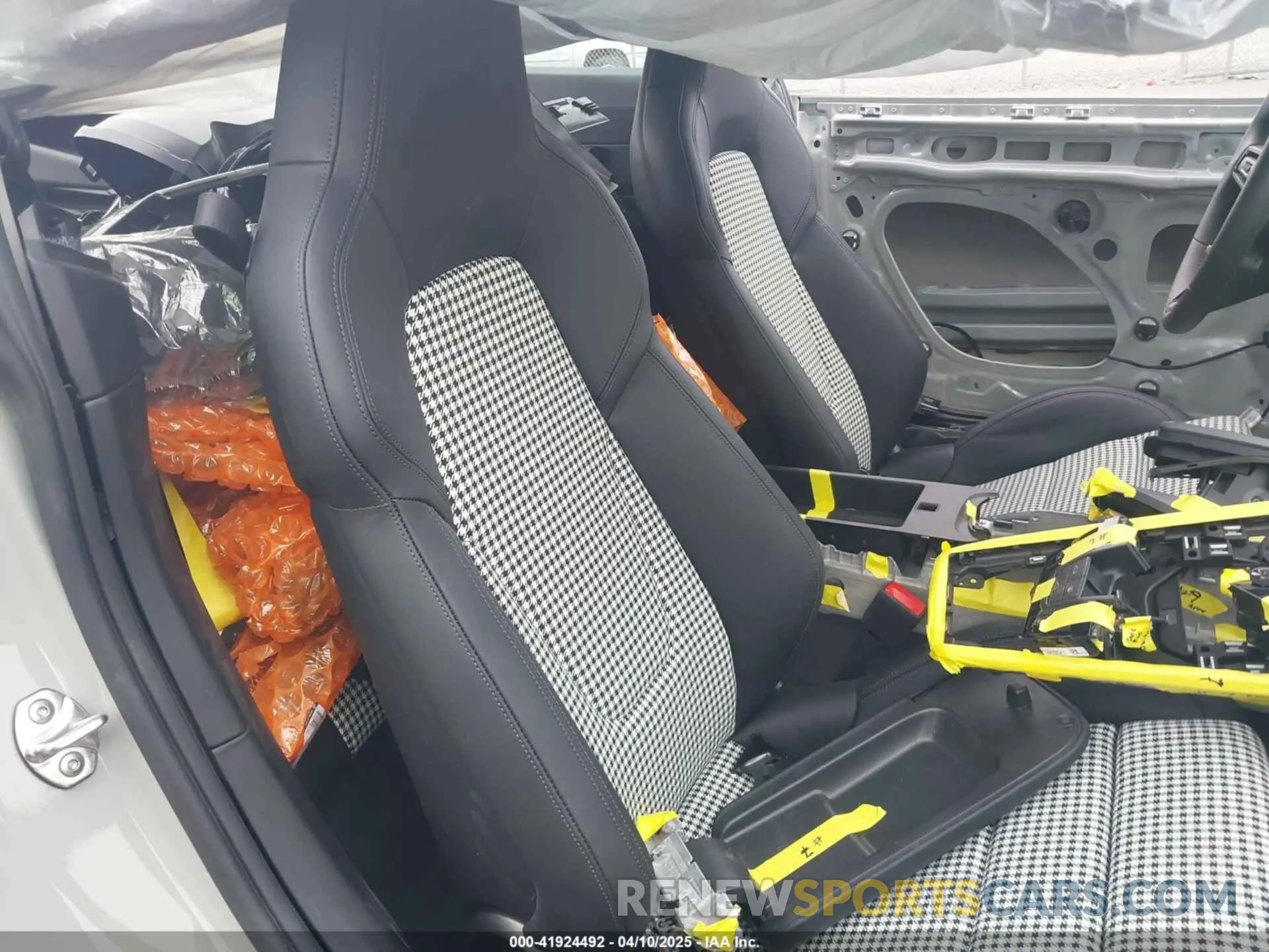 8 fotografías del automóvil dañado WP0AD2A99SS265136 PORSCHE 911 2025