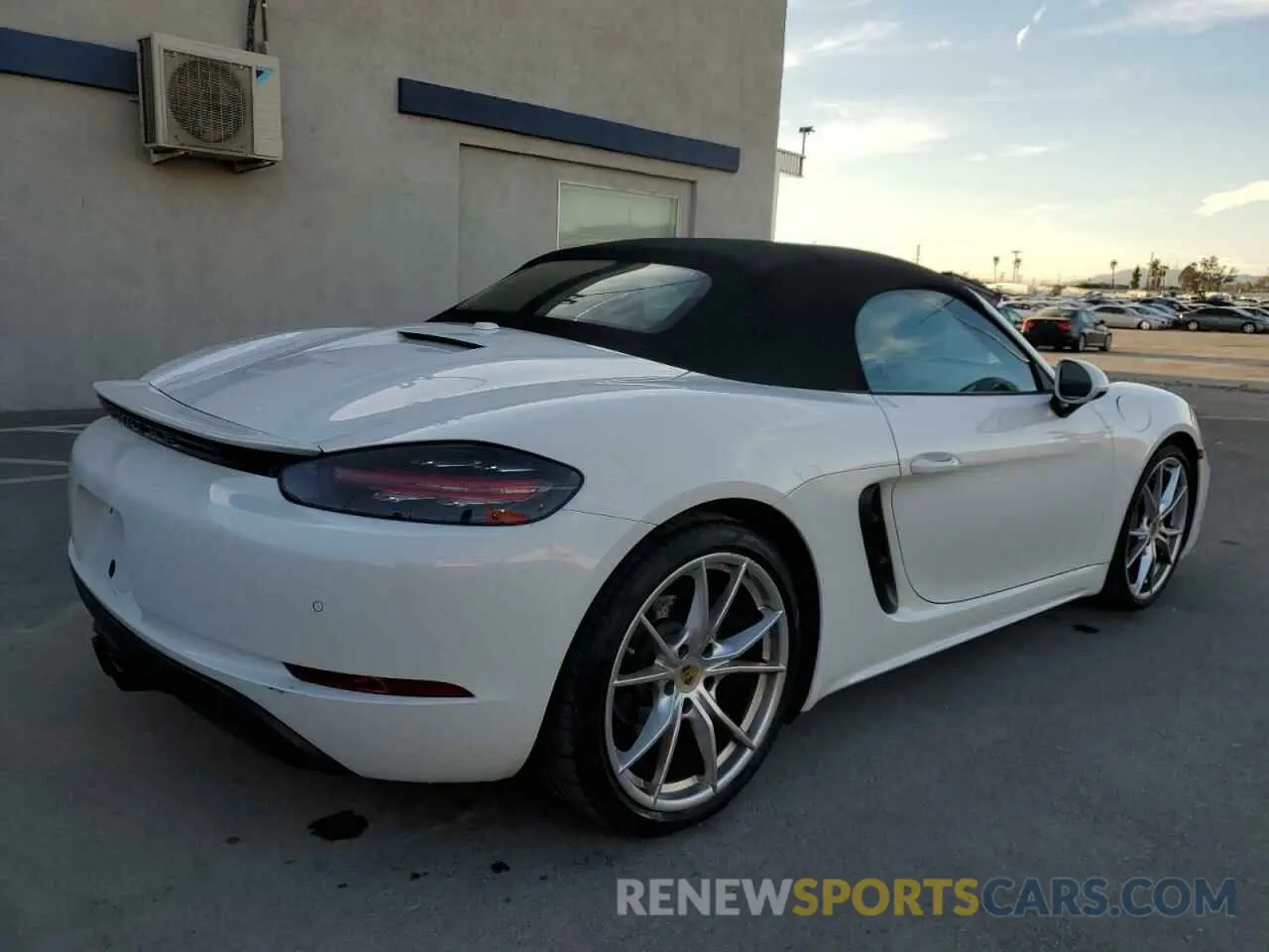 4 fotografías del automóvil dañado WP0CA2A86MS210428 PORSCHE BOXSTER 2021
