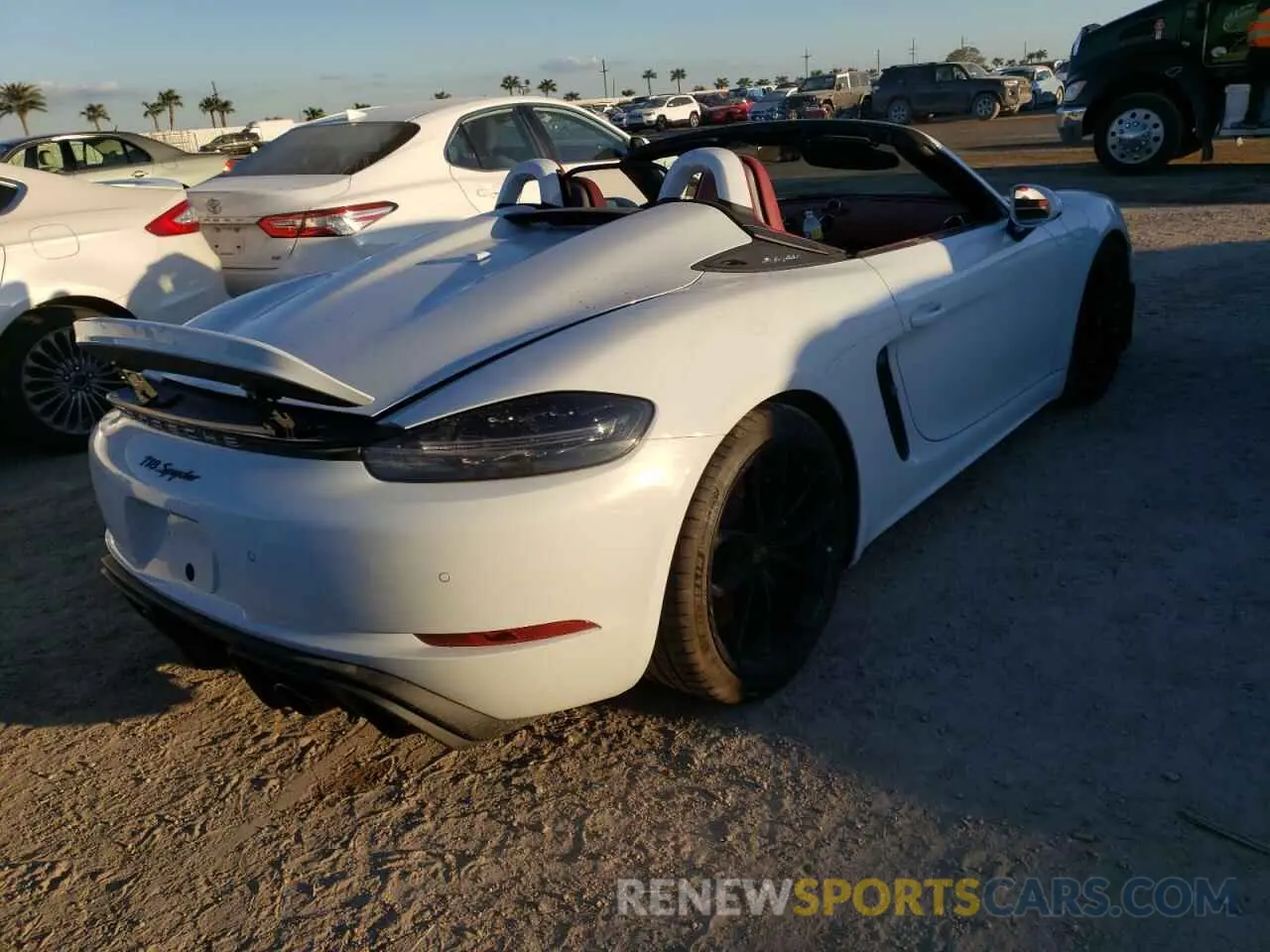 4 fotografías del automóvil dañado WP0CC2A8XMS240820 PORSCHE BOXSTER 2021