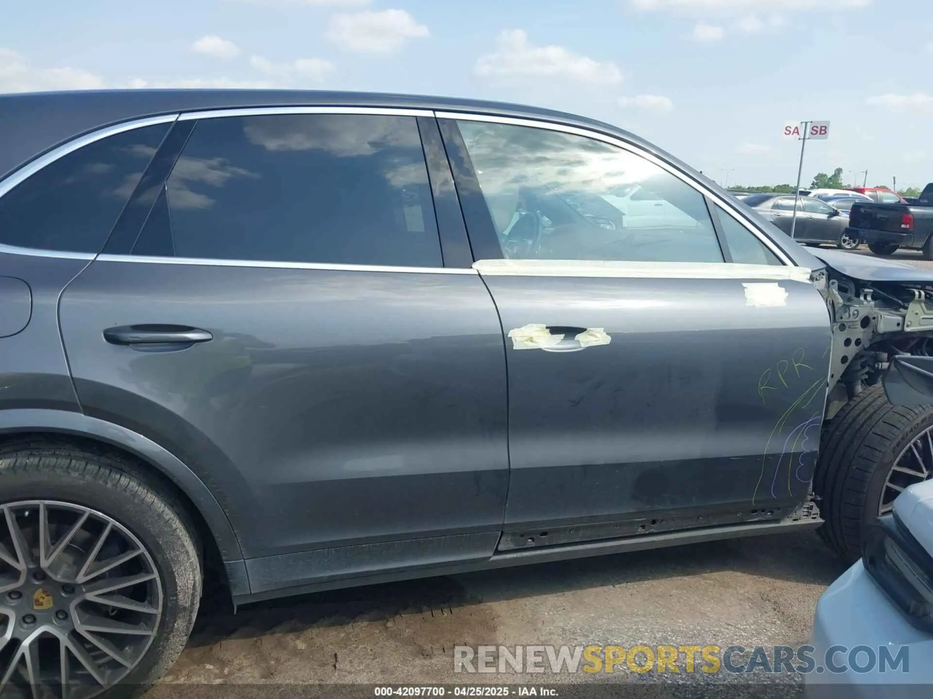 14 fotografías del automóvil dañado WP1AA2AY1KDA15473 PORSCHE CAYENNE 2019