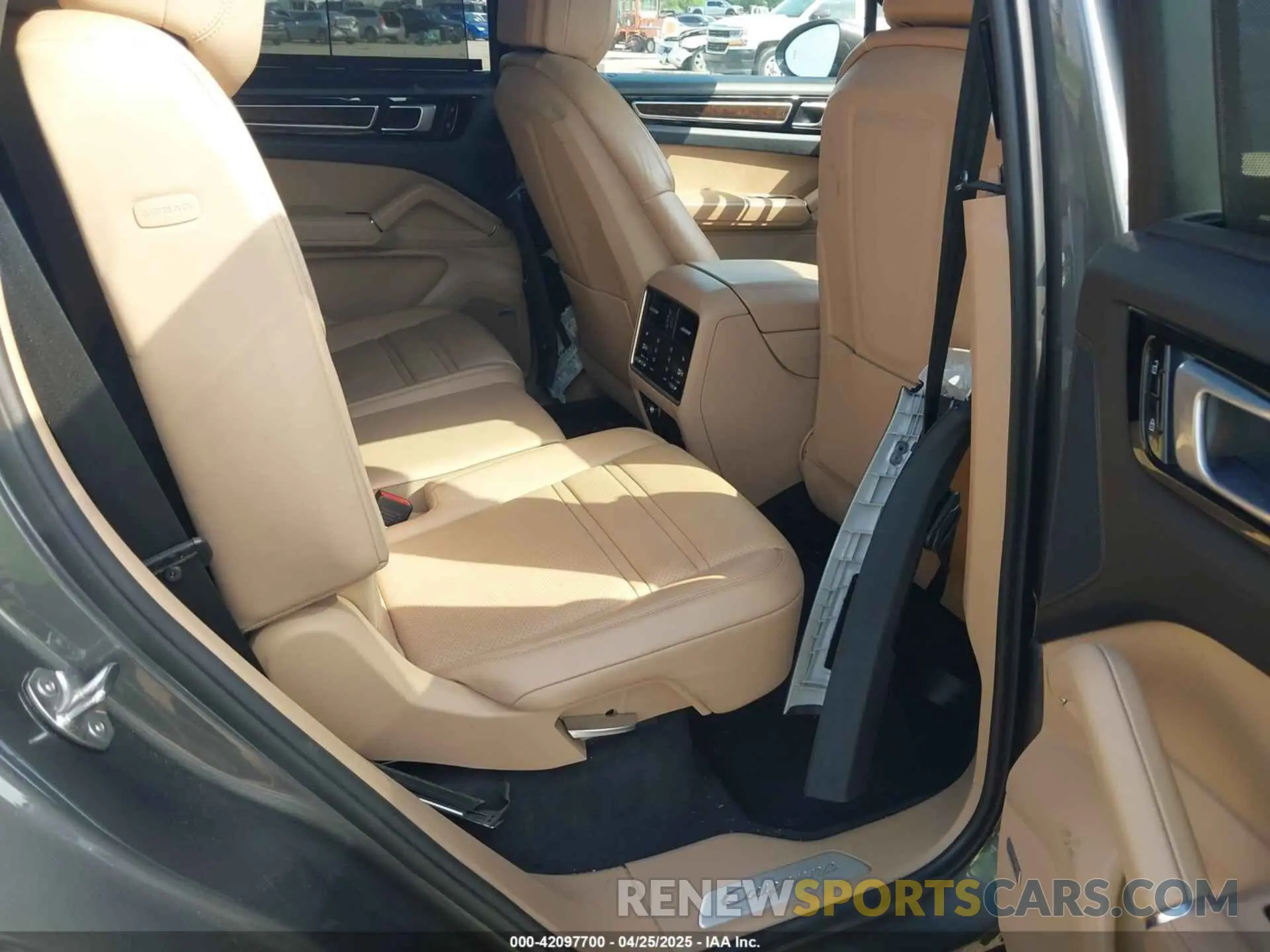 8 fotografías del automóvil dañado WP1AA2AY1KDA15473 PORSCHE CAYENNE 2019