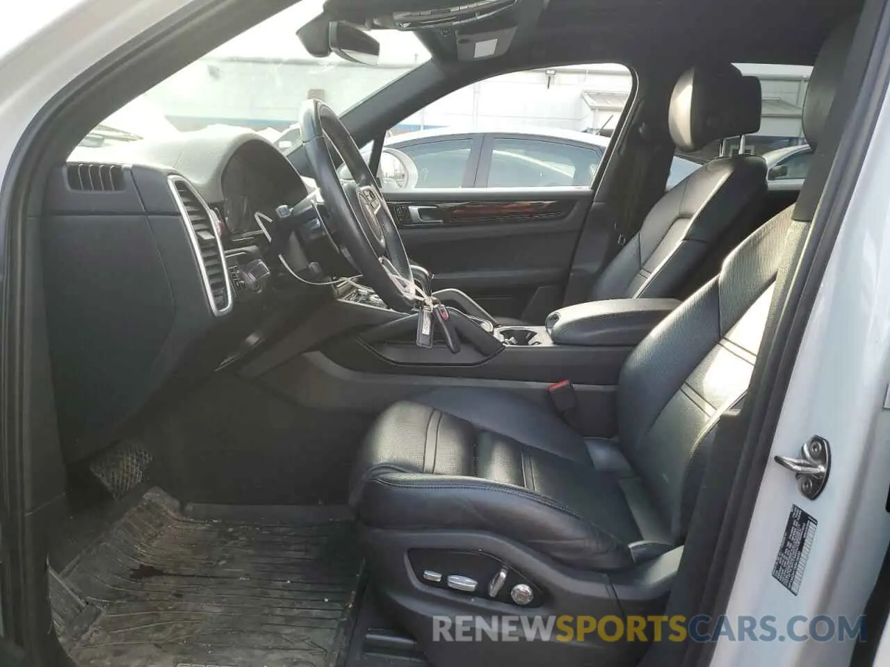 7 fotografías del automóvil dañado WP1AA2AY1KDA15490 PORSCHE CAYENNE 2019