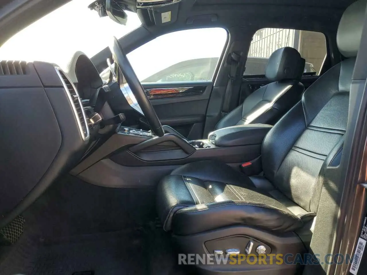 7 fotografías del automóvil dañado WP1AA2AY3KDA09707 PORSCHE CAYENNE 2019