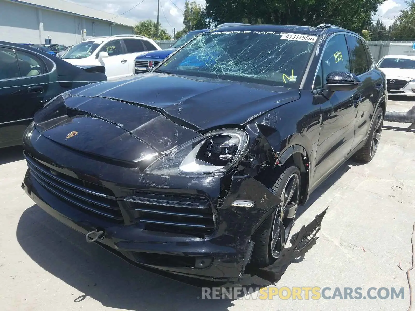 2 fotografías del automóvil dañado WP1AA2AYXKDA17433 PORSCHE CAYENNE 2019
