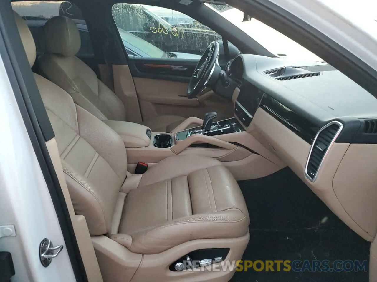 5 fotografías del automóvil dañado WP1AB2AY1KDA62175 PORSCHE CAYENNE 2019