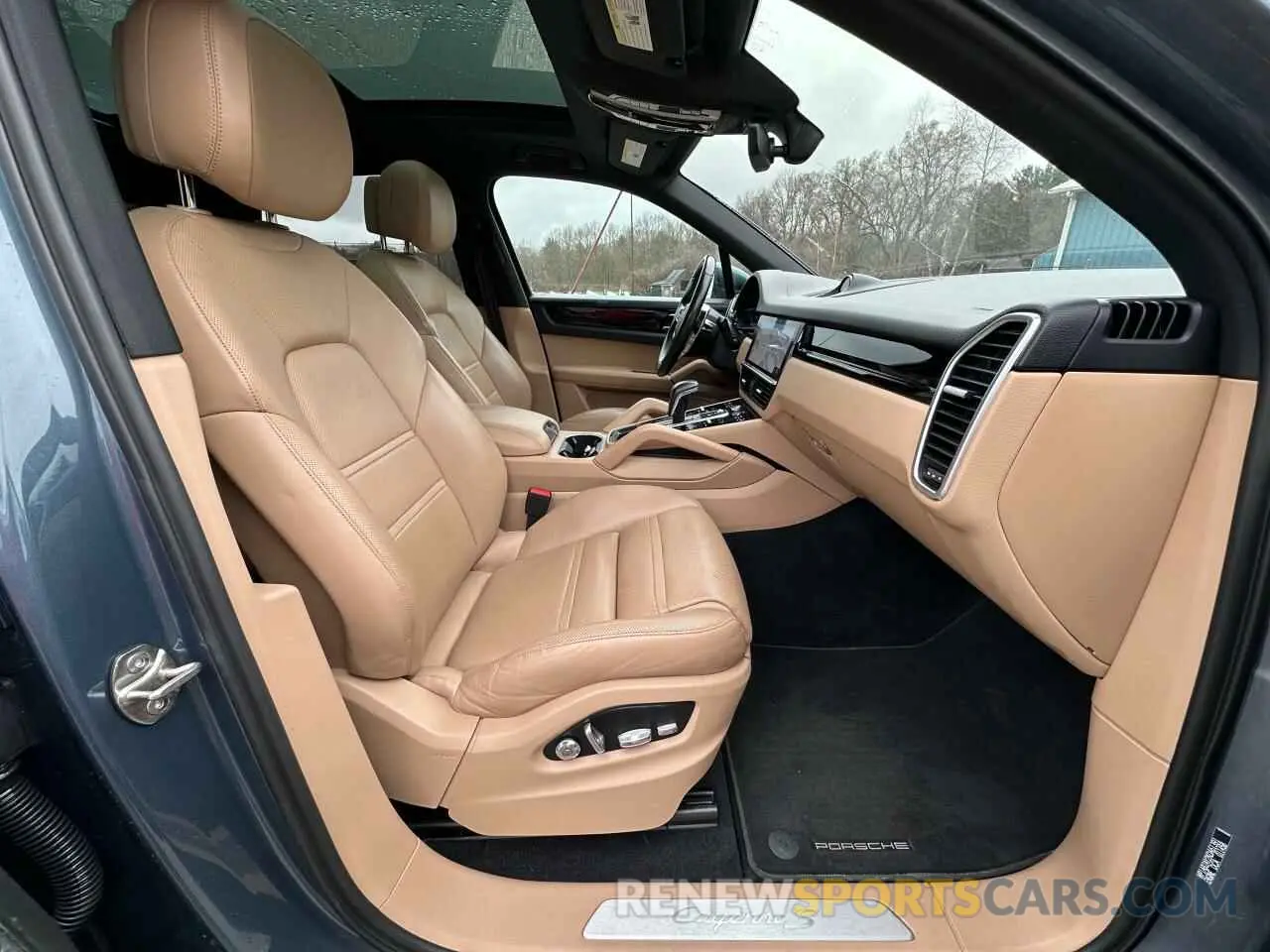 5 fotografías del automóvil dañado WP1AB2AY2KDA61391 PORSCHE CAYENNE 2019