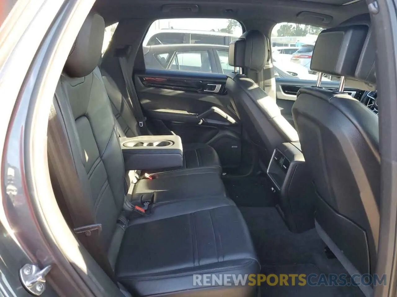 11 fotografías del automóvil dañado WP1AE2AY1KDA51233 PORSCHE CAYENNE 2019