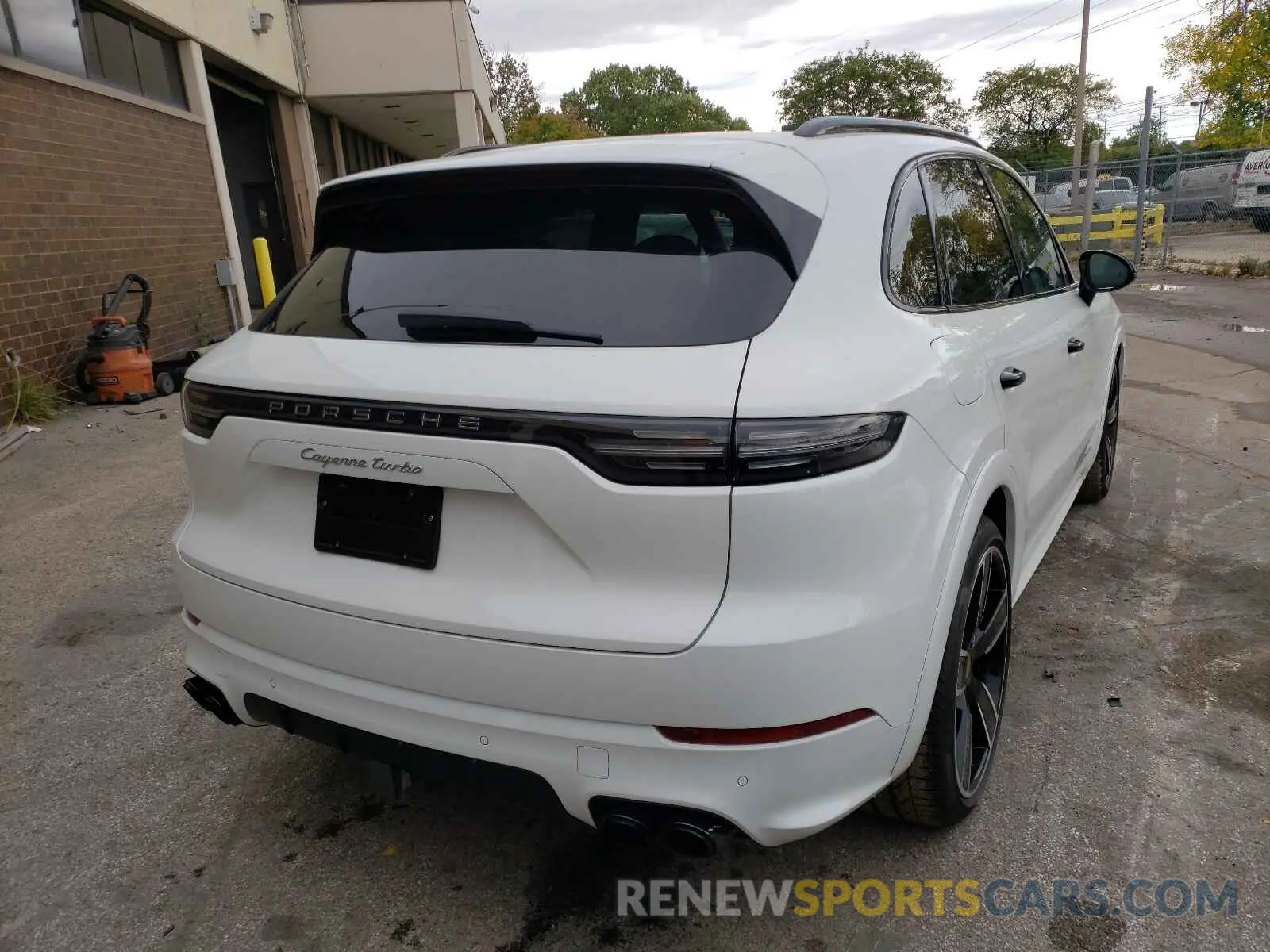 4 fotografías del automóvil dañado WP1AF2AY3KDA80570 PORSCHE CAYENNE 2019