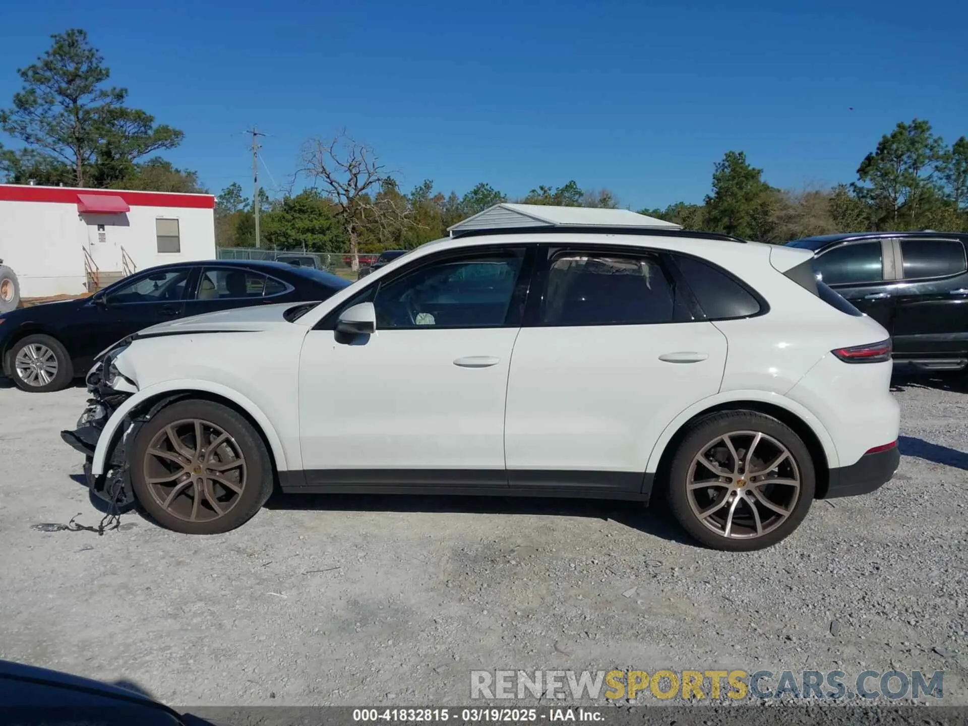 14 fotografías del automóvil dañado WP1AB2AY9LDA28759 PORSCHE CAYENNE 2020