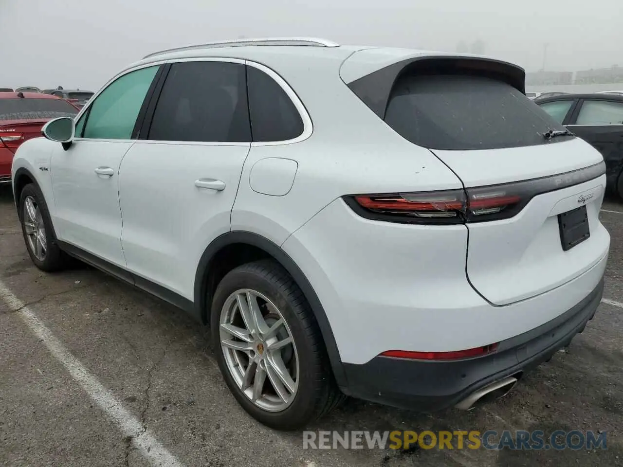2 fotografías del automóvil dañado WP1AE2AYXLDA23108 PORSCHE CAYENNE 2020