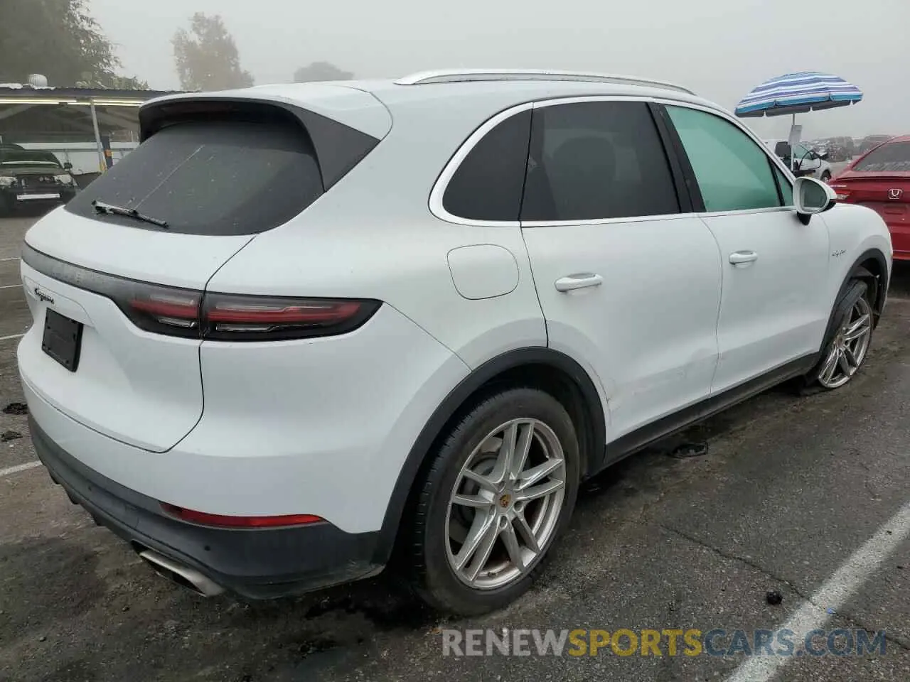 3 fotografías del automóvil dañado WP1AE2AYXLDA23108 PORSCHE CAYENNE 2020