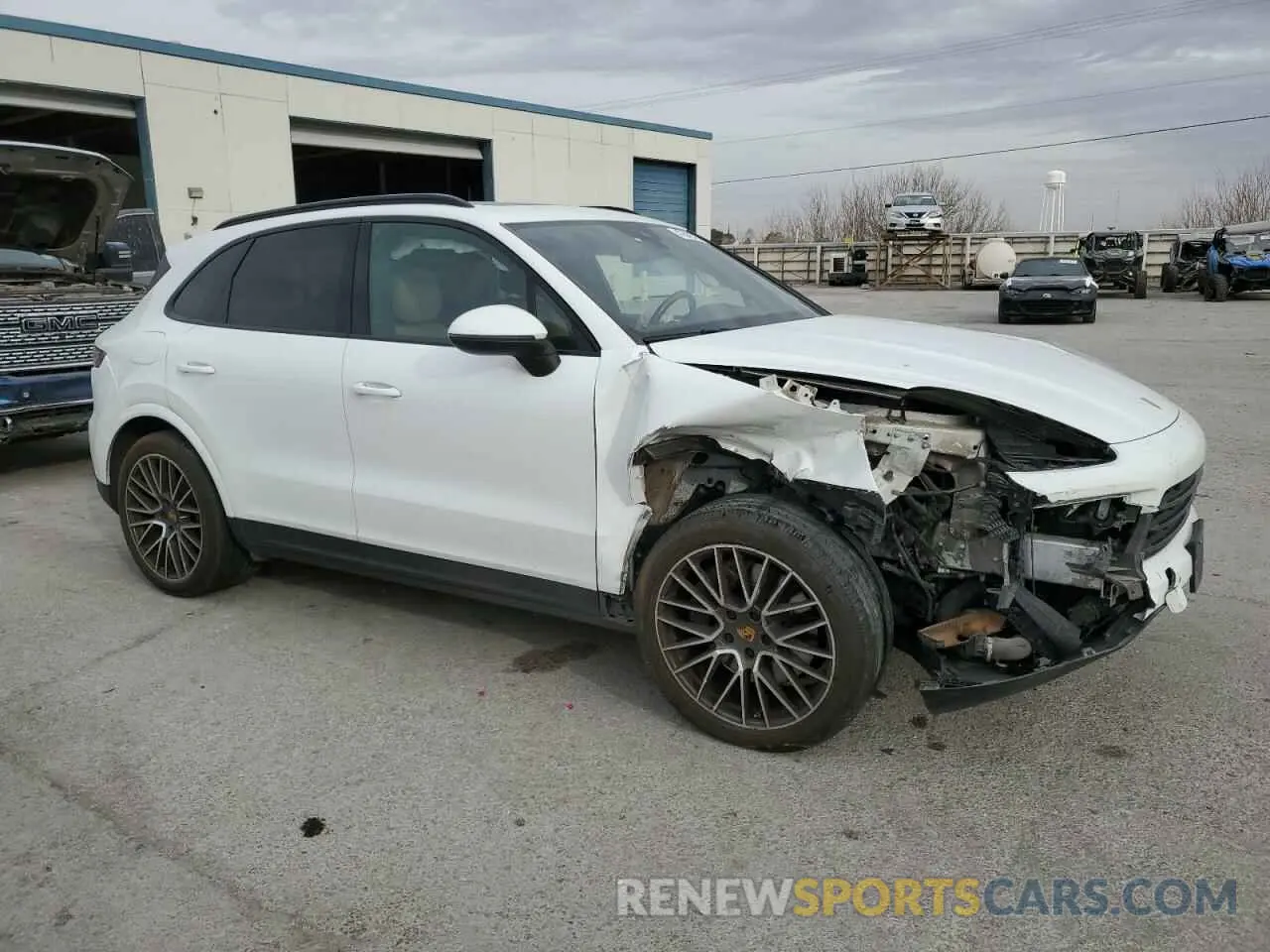 4 fotografías del automóvil dañado WP1AA2AY0MDA03642 PORSCHE CAYENNE 2021