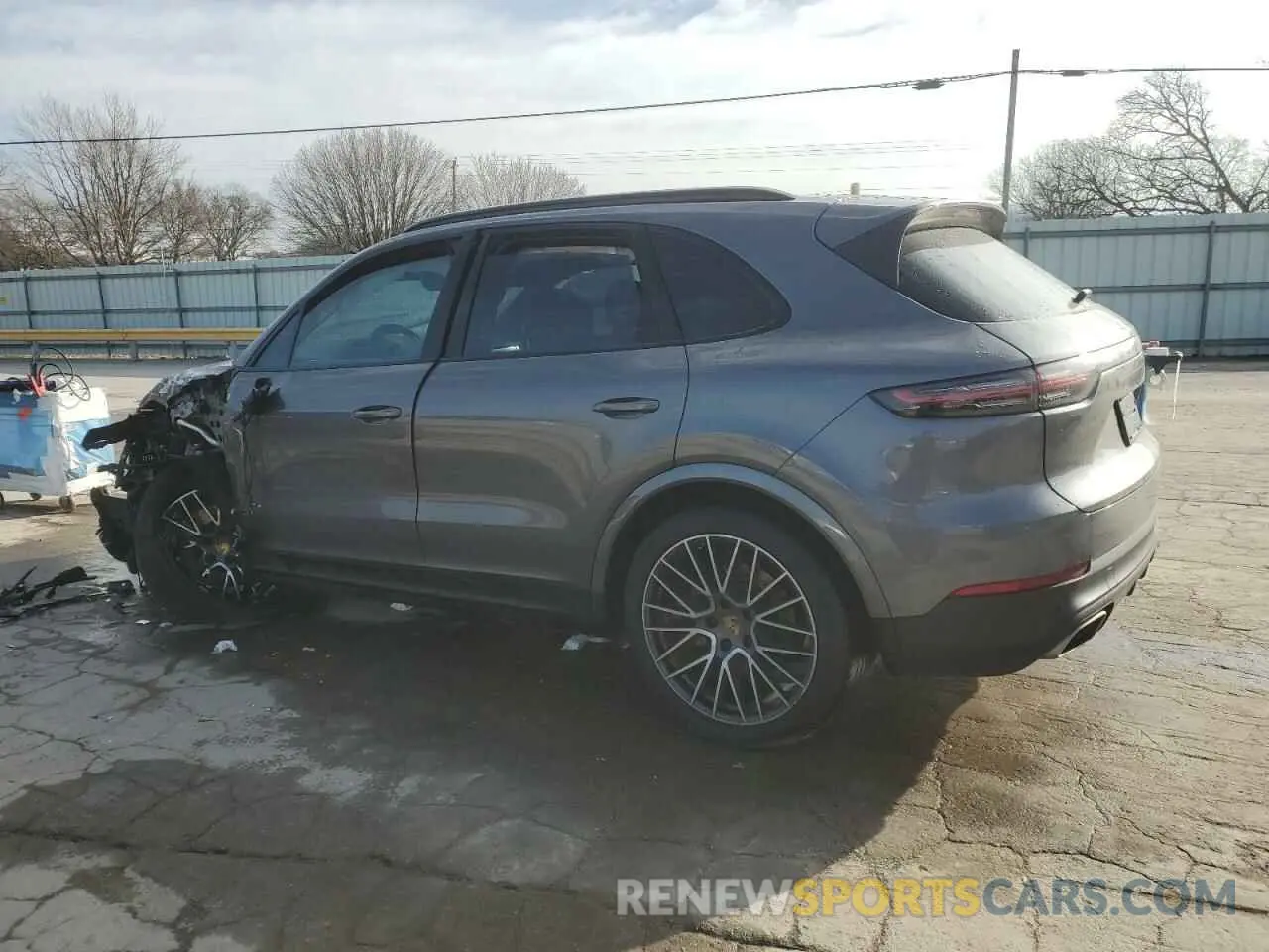2 fotografías del automóvil dañado WP1AA2AY2MDA01617 PORSCHE CAYENNE 2021