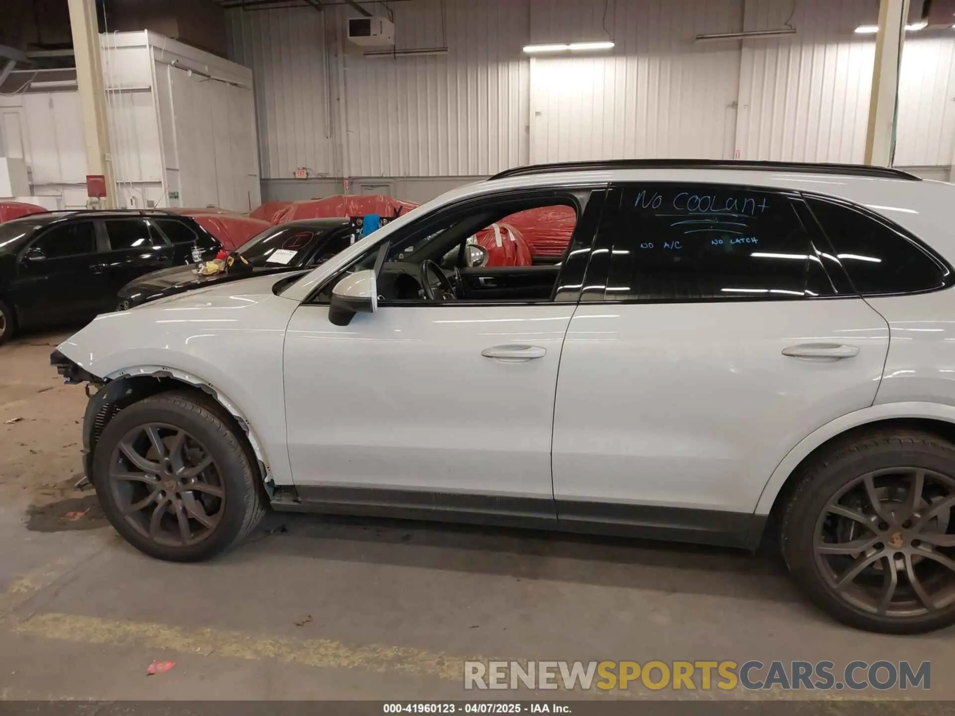 14 fotografías del automóvil dañado WP1AA2AY2MDA02282 PORSCHE CAYENNE 2021