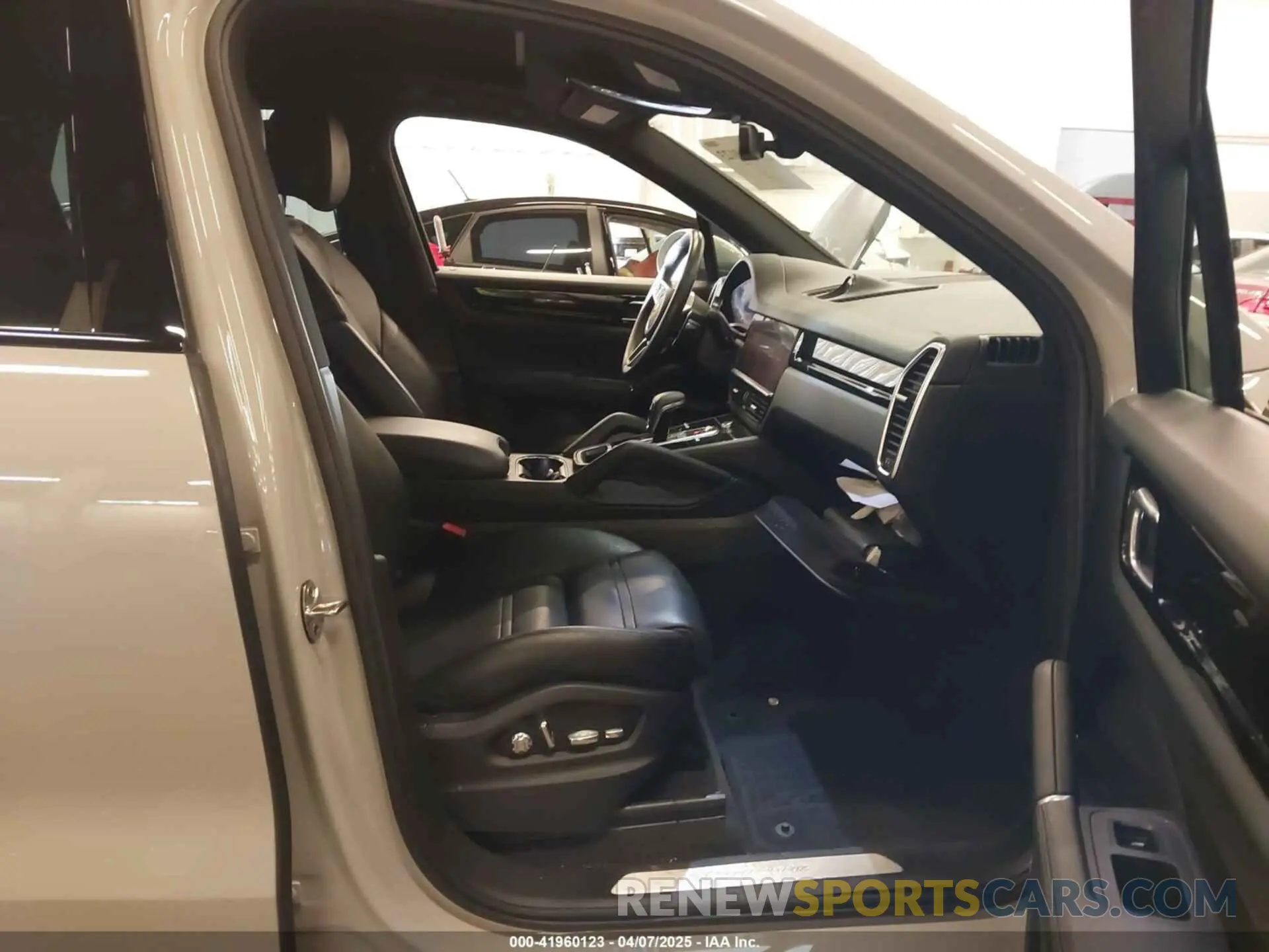 5 fotografías del automóvil dañado WP1AA2AY2MDA02282 PORSCHE CAYENNE 2021