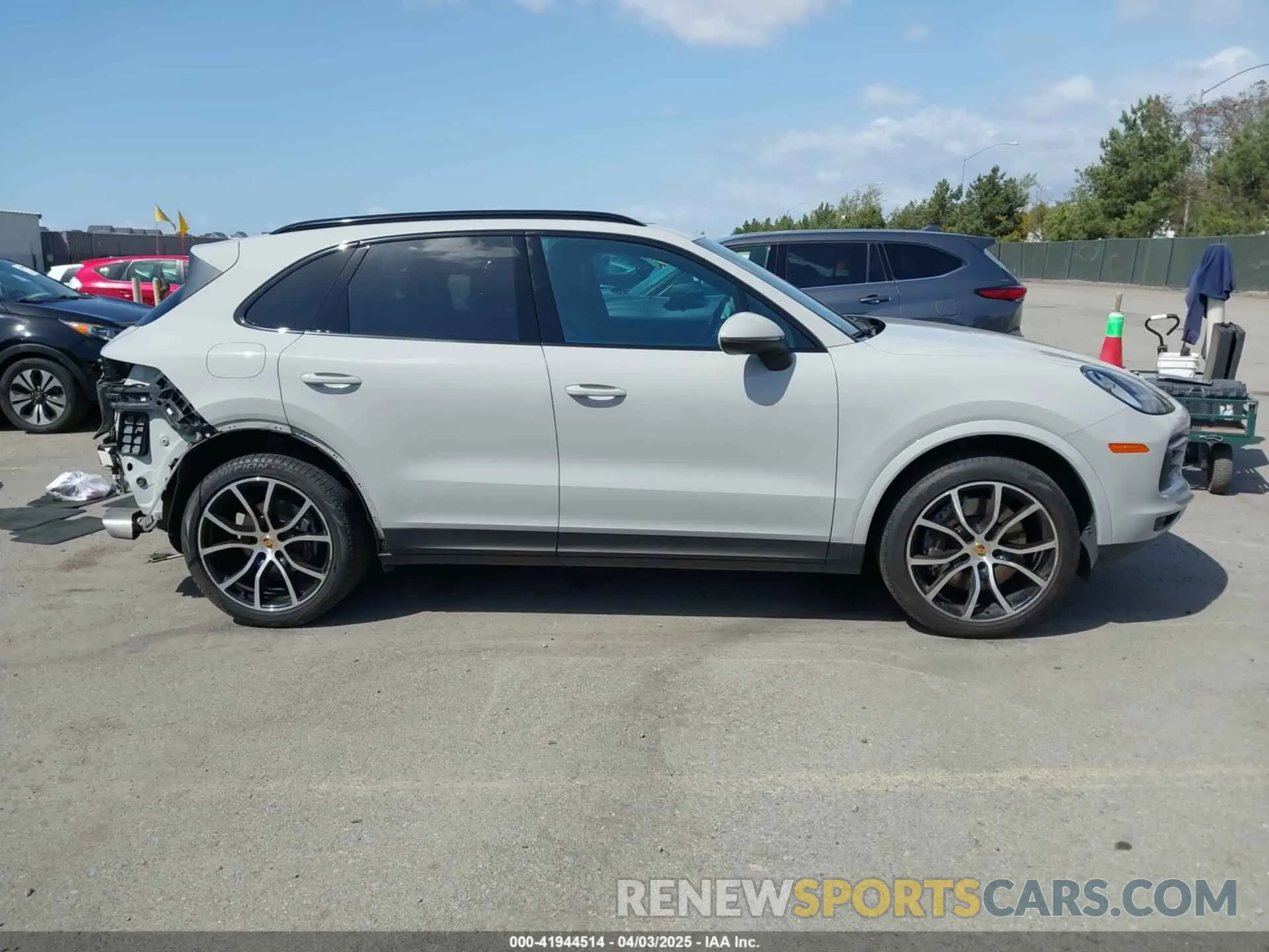 14 fotografías del automóvil dañado WP1AA2AY2MDA02749 PORSCHE CAYENNE 2021